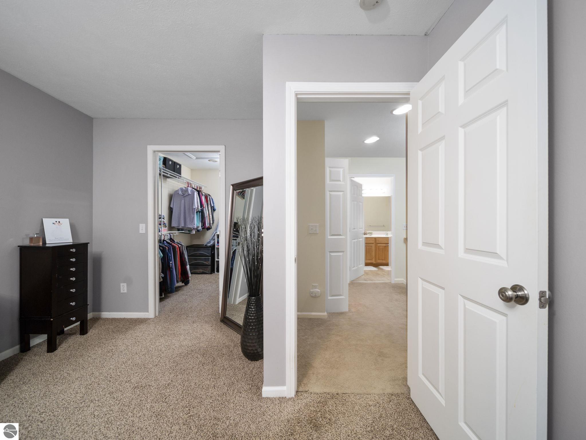 3948 Sherwood Forest Drive