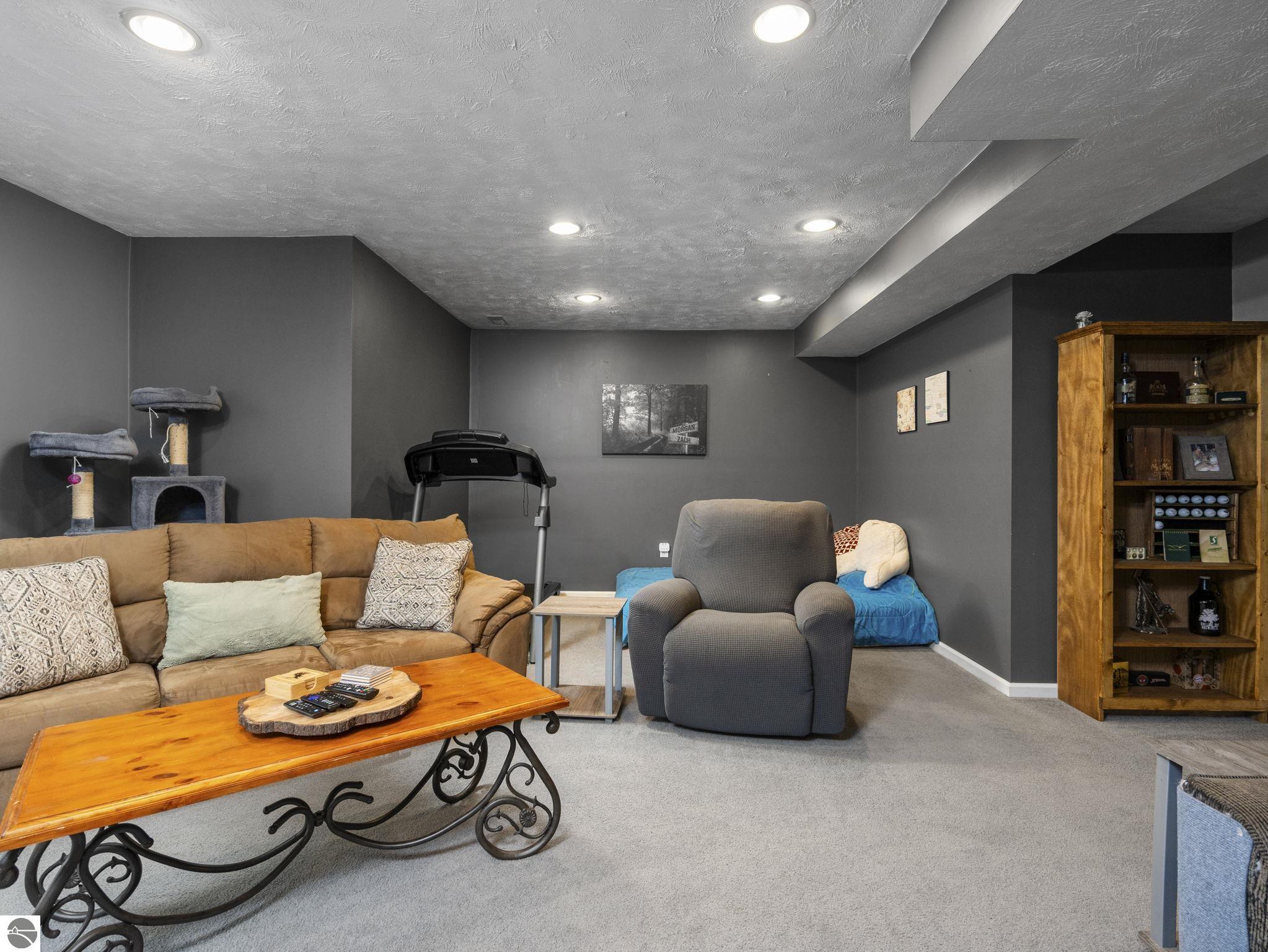3948 Sherwood Forest Drive