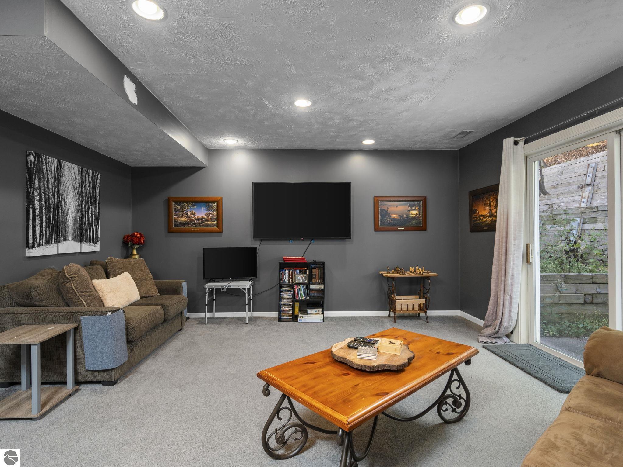 3948 Sherwood Forest Drive