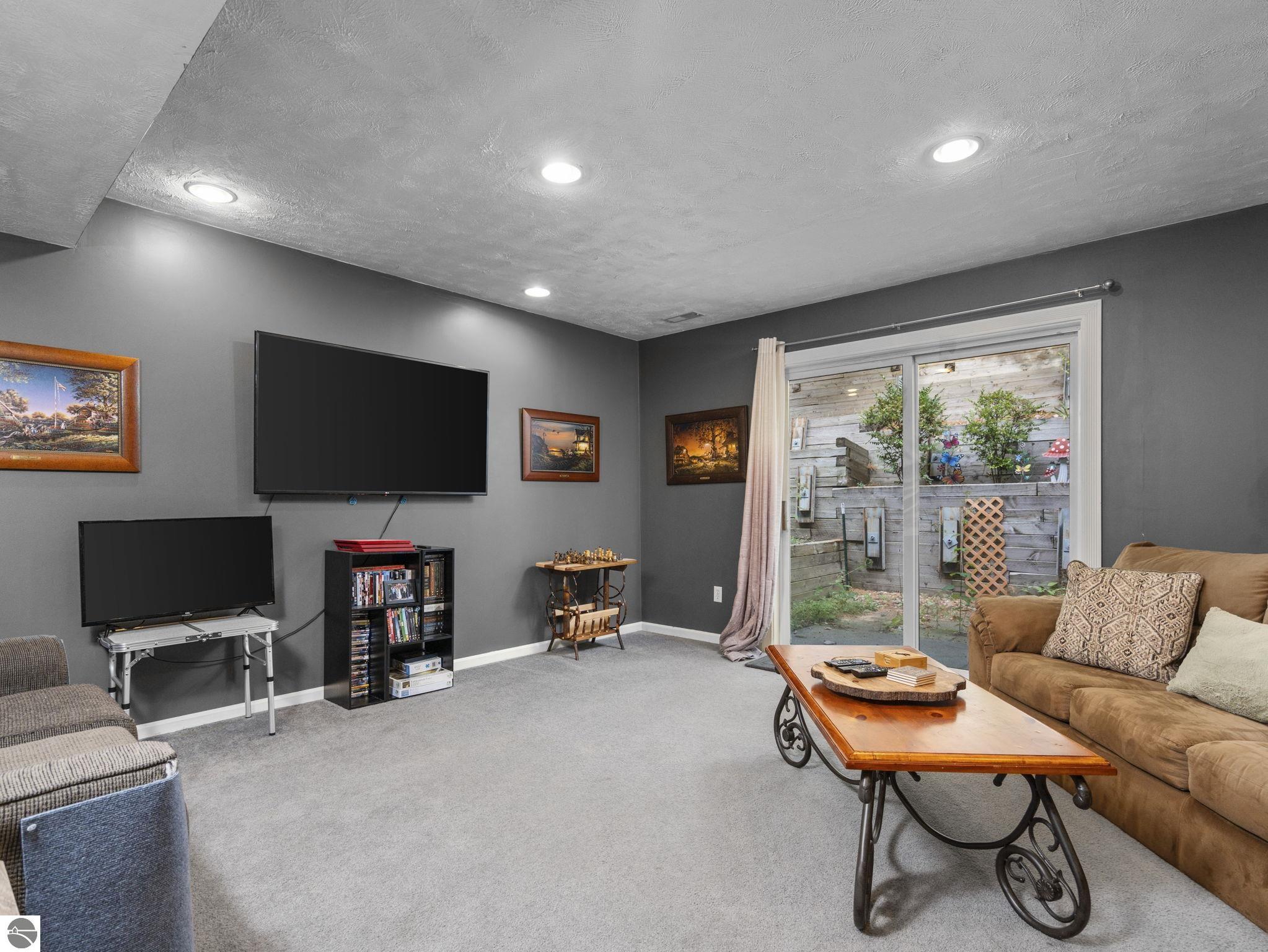 3948 Sherwood Forest Drive