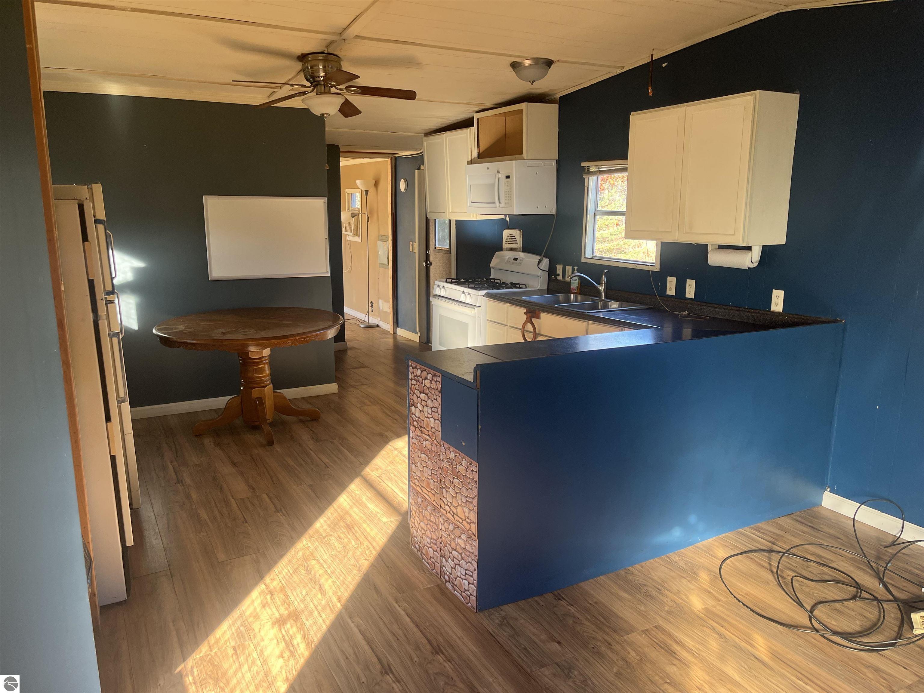 2800 Bonfire Trail
