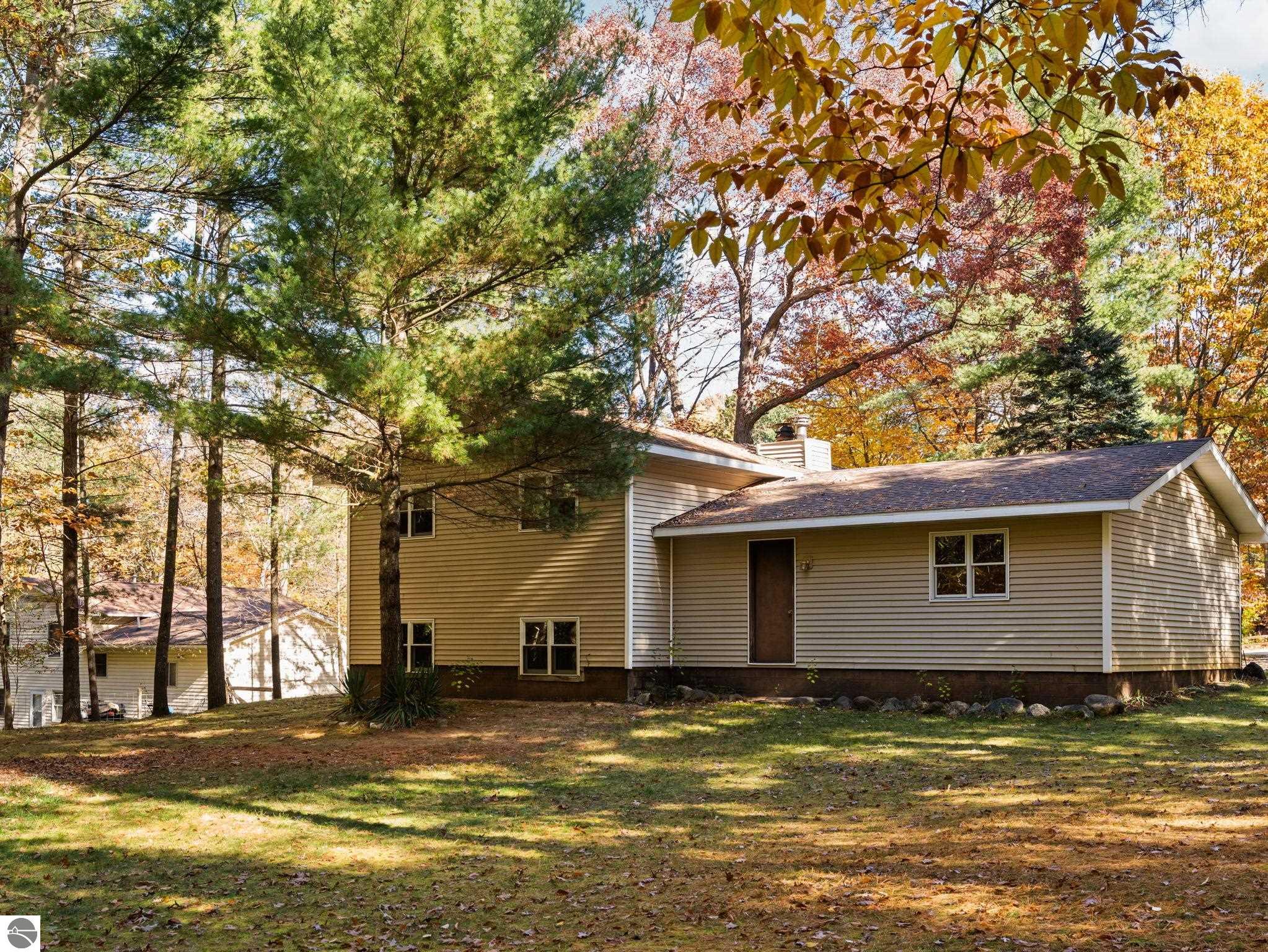 1906 Melody Lane