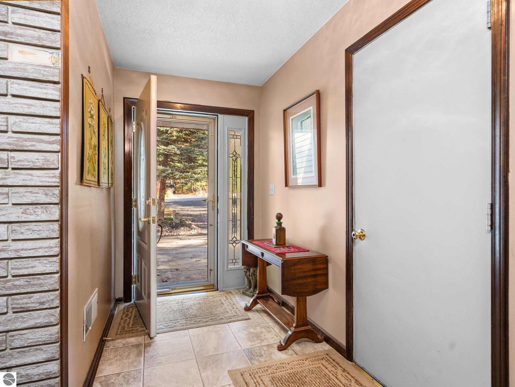 1906 Melody Lane