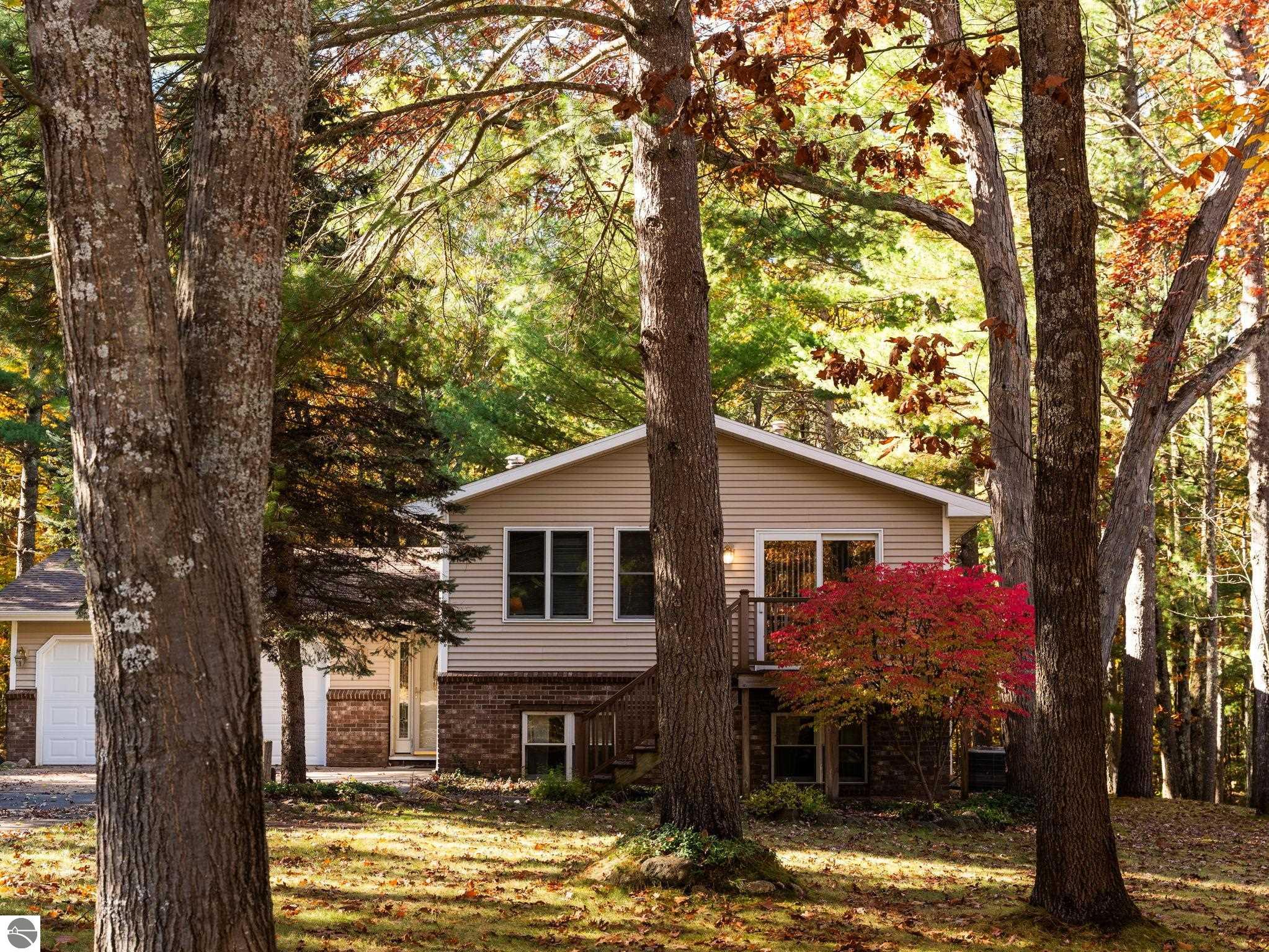 1906 Melody Lane