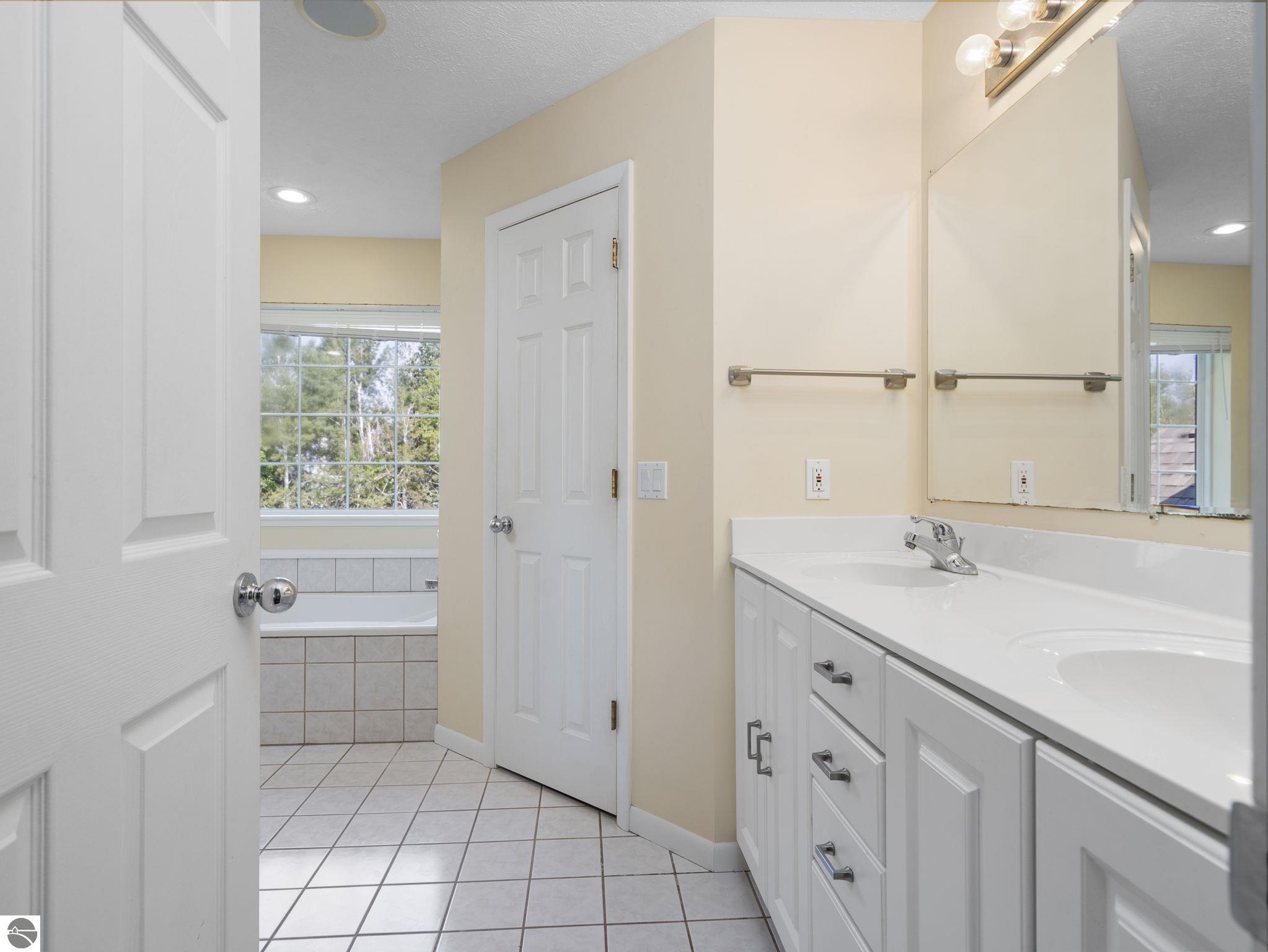 3934 Hidden Creek