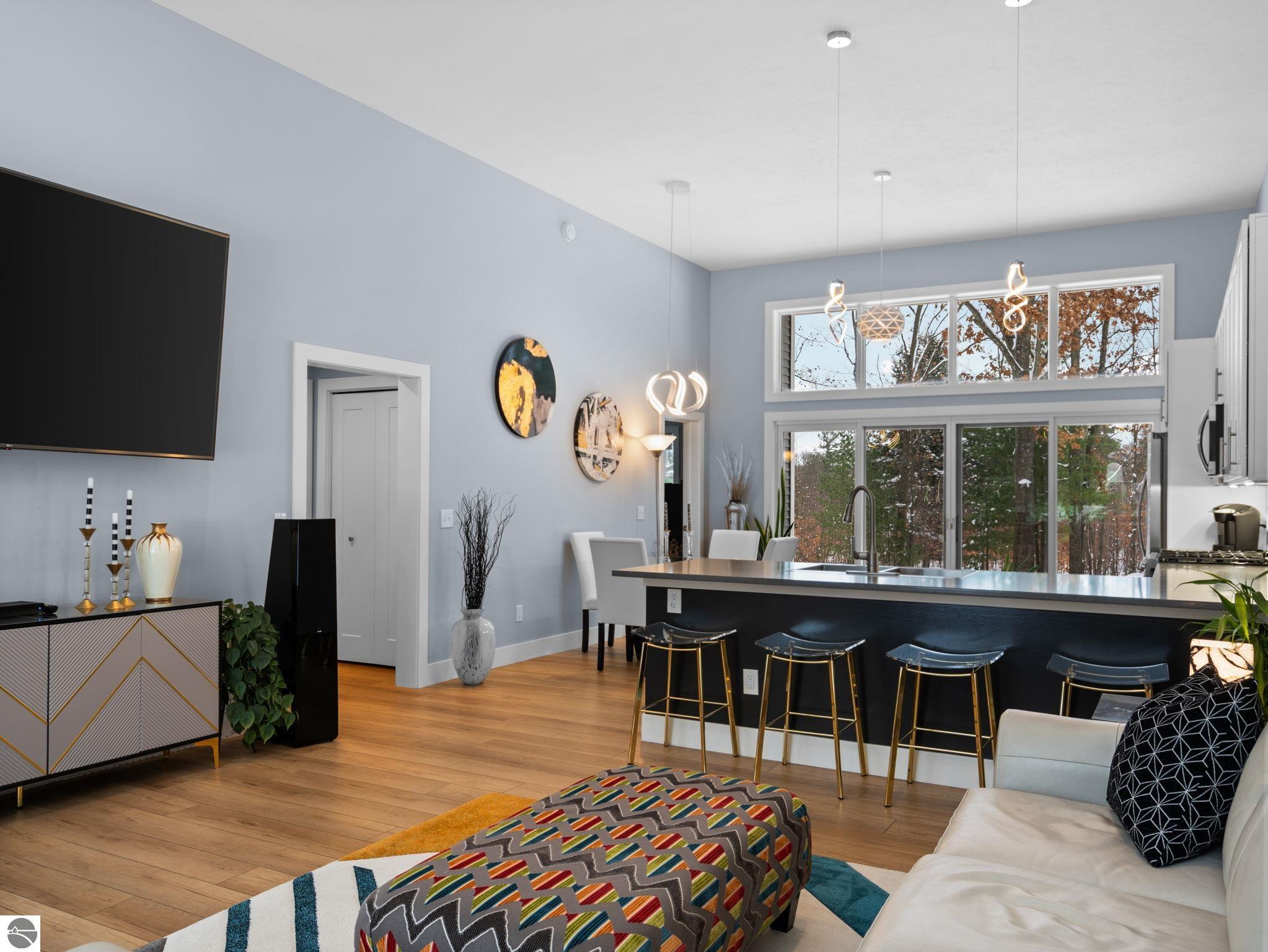 8906-A Manhattan North