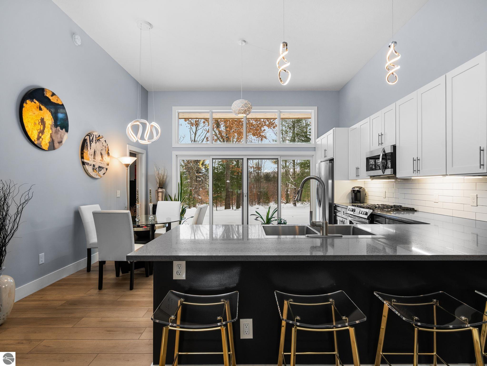 8906-A Manhattan North