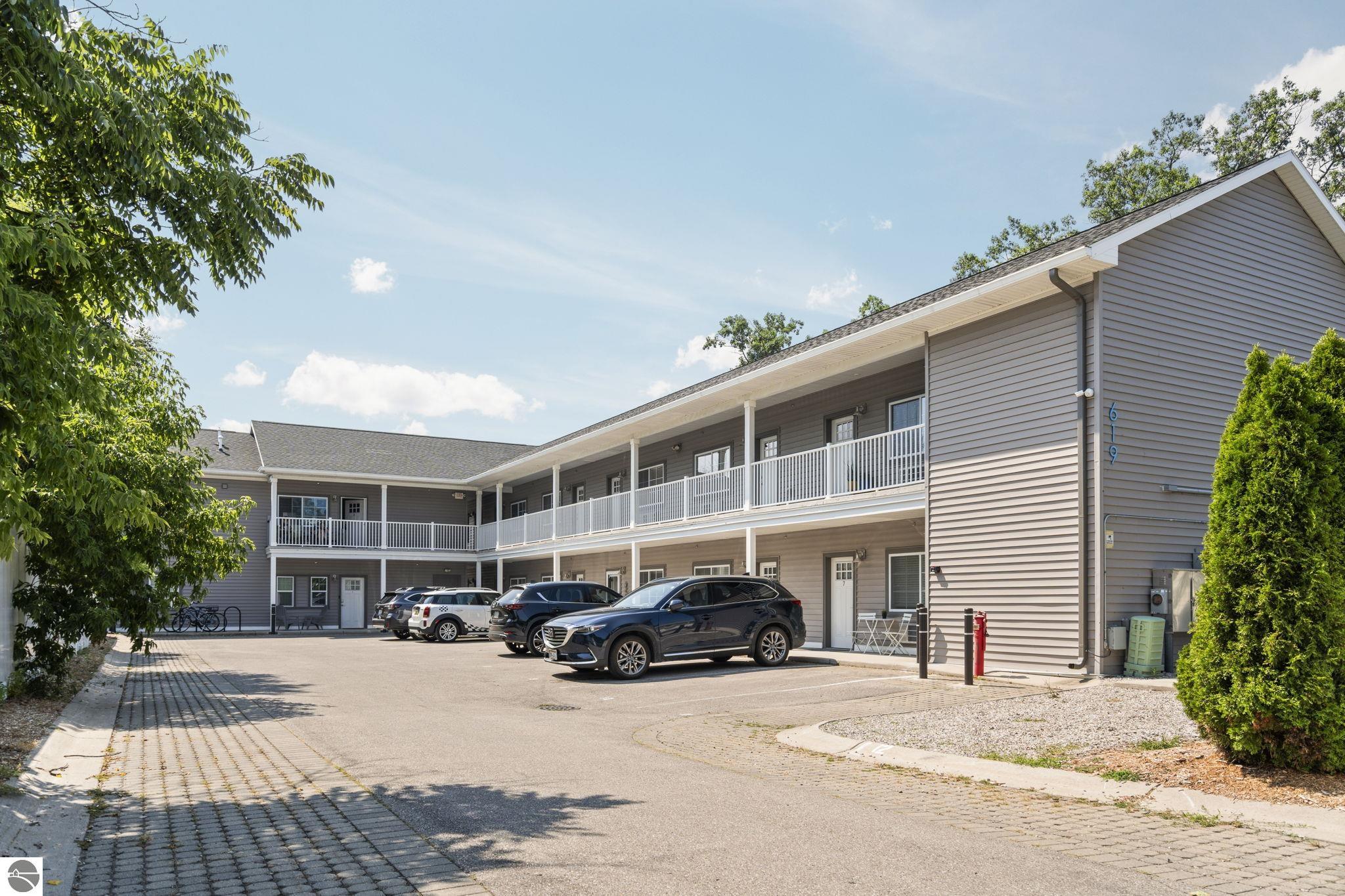 619 E Eighth Street # 10
