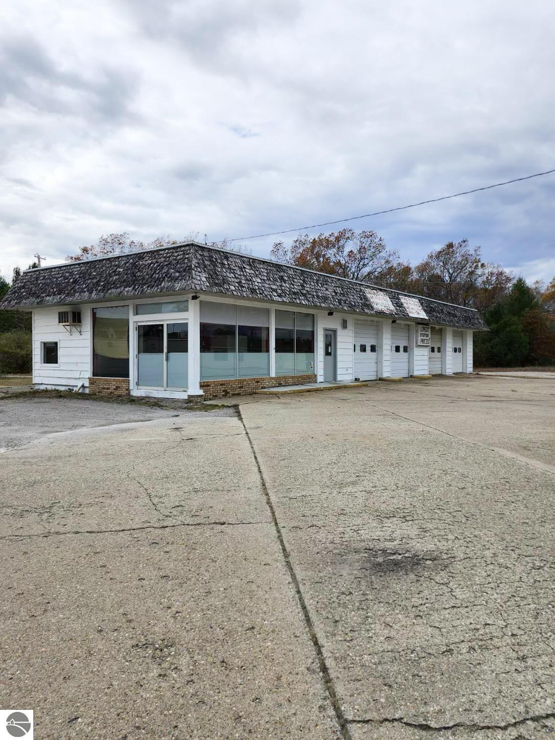 5115 N US-23