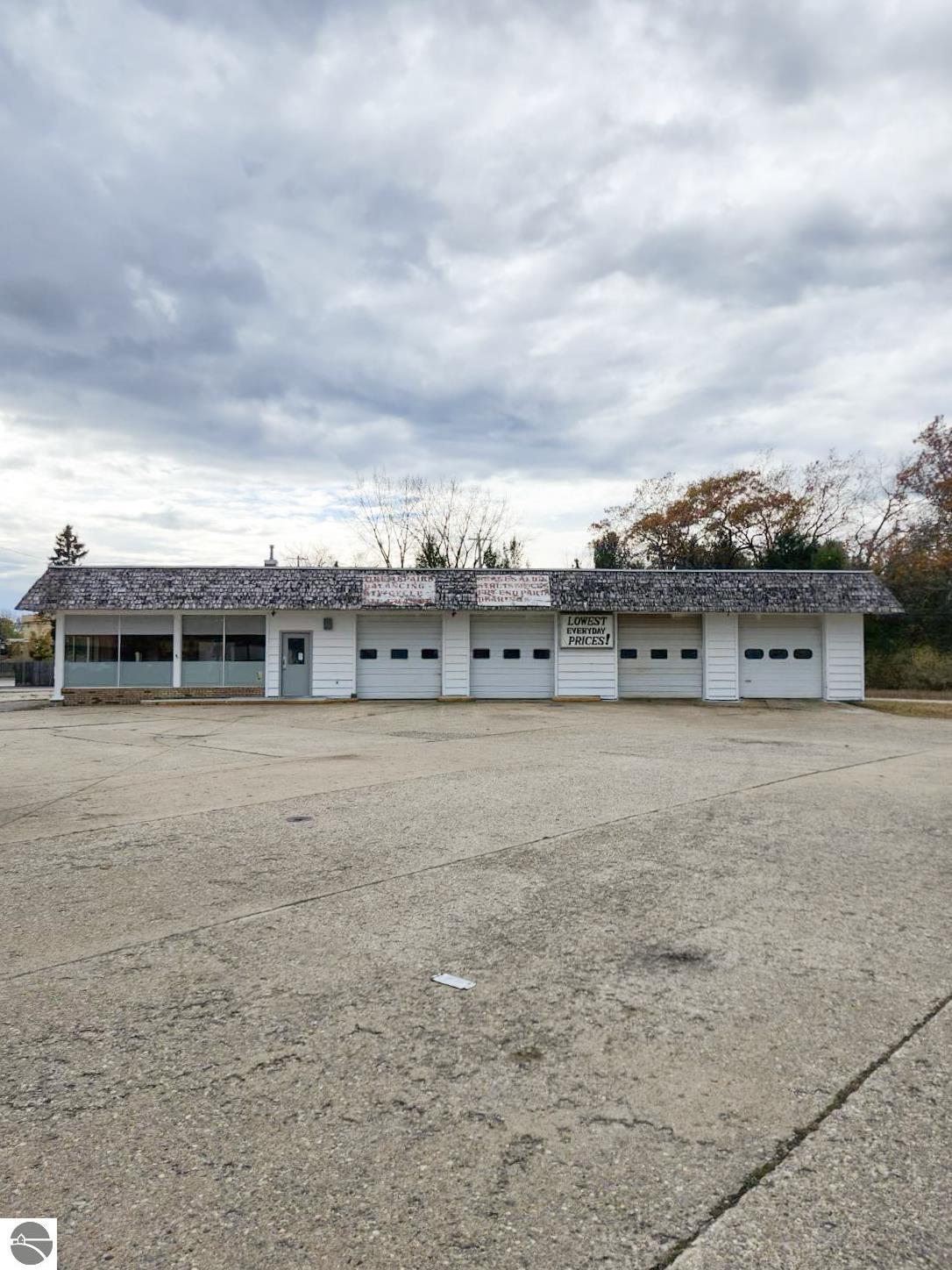5115 N US-23