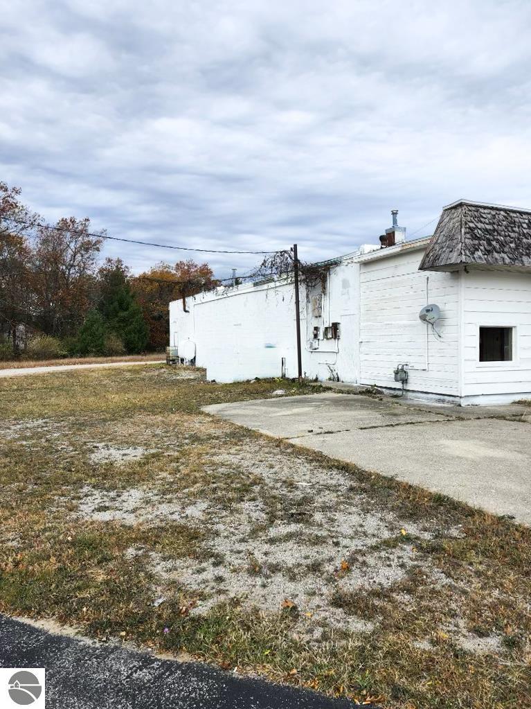 5115 N US-23