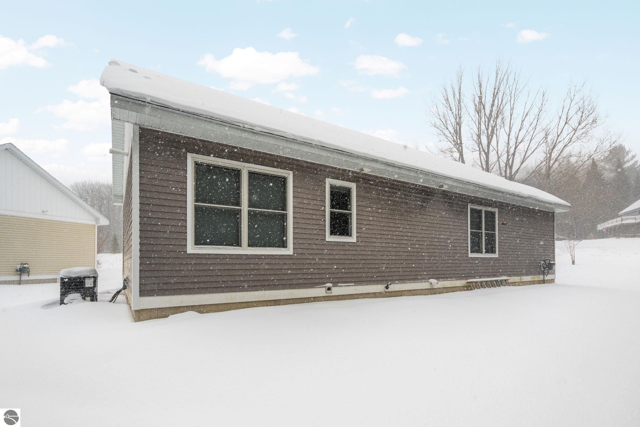 9550 N Manitou Trail