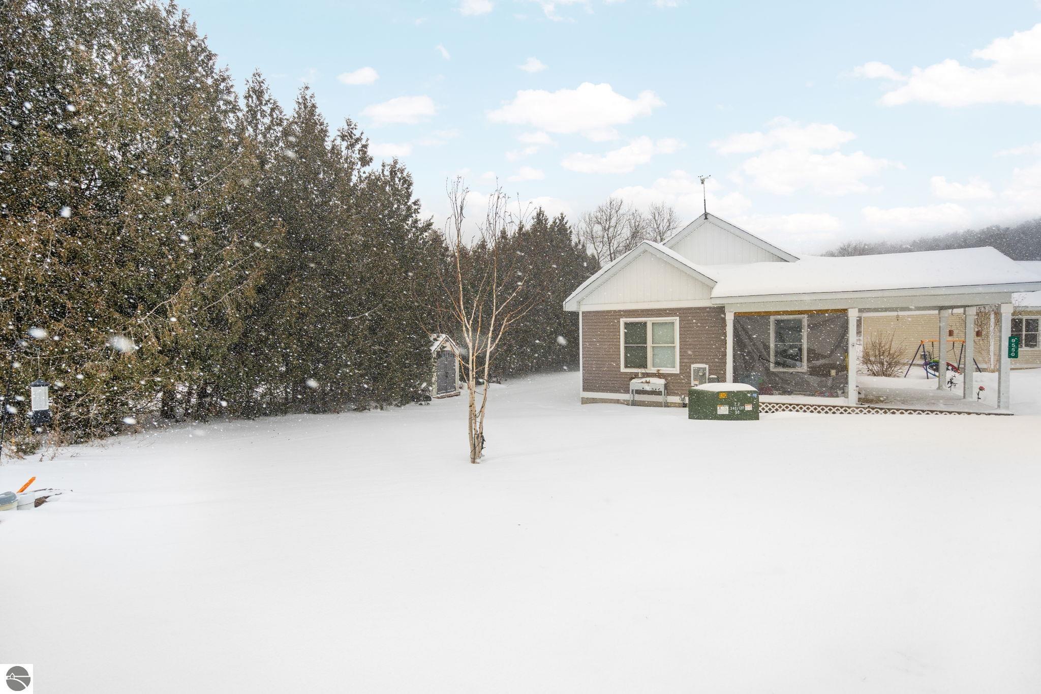 9550 N Manitou Trail