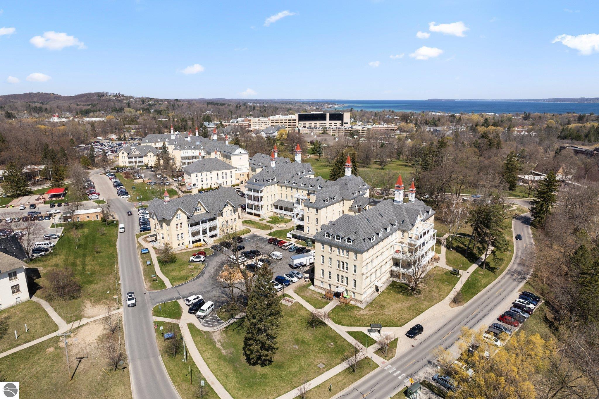 800-319 Cottageview Drive # 319
