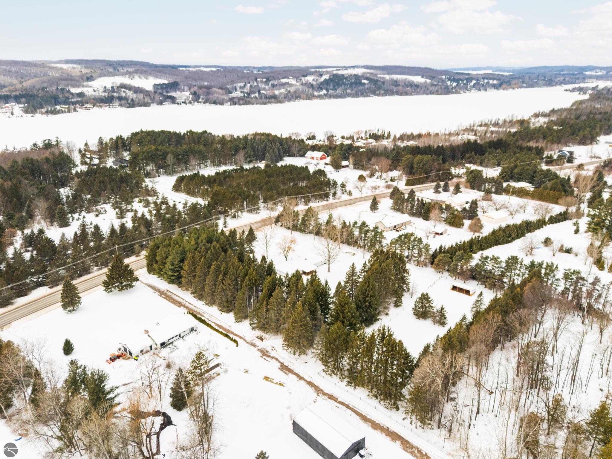 2075 S Lake Leelanau