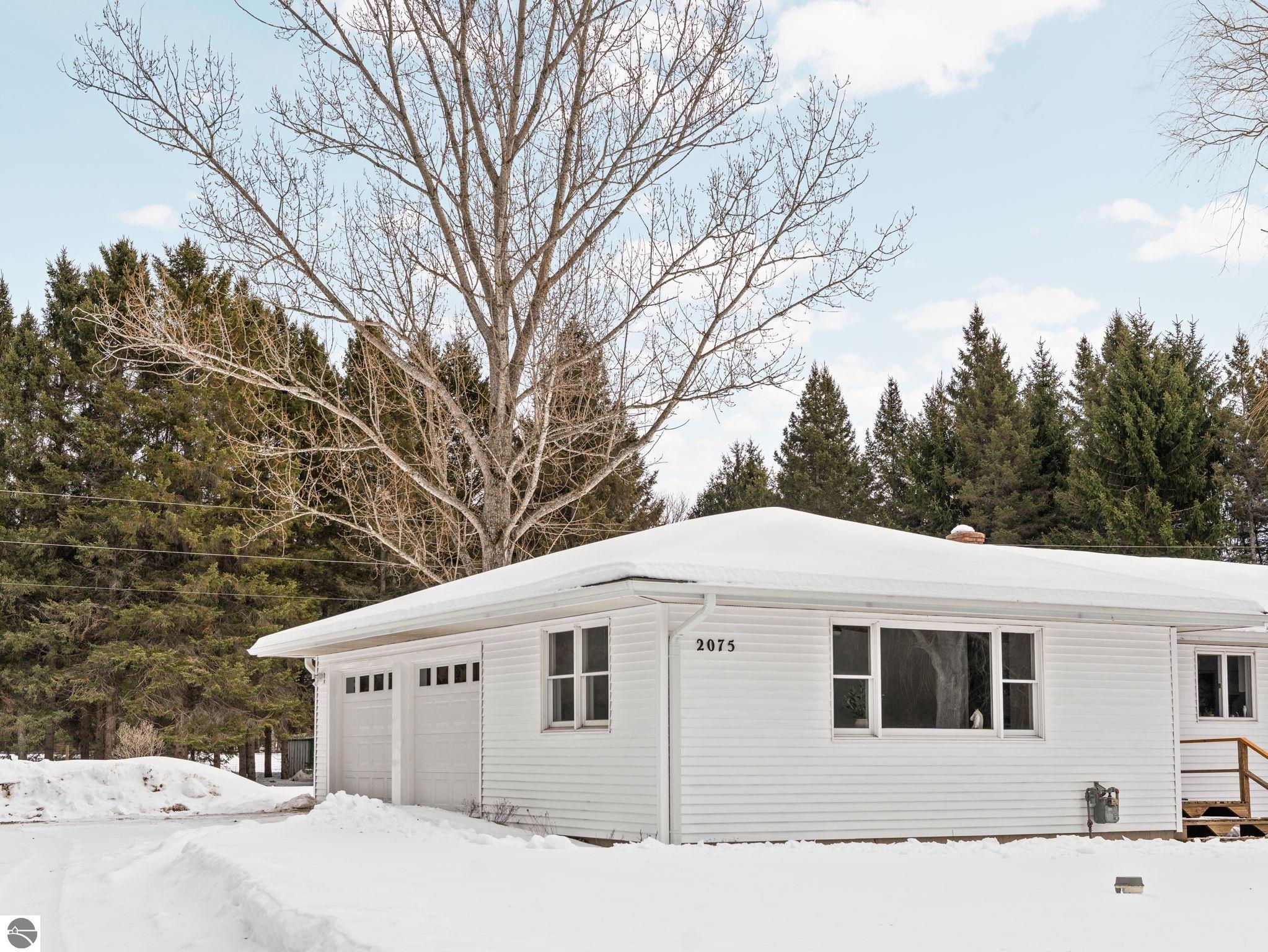 2075 S Lake Leelanau