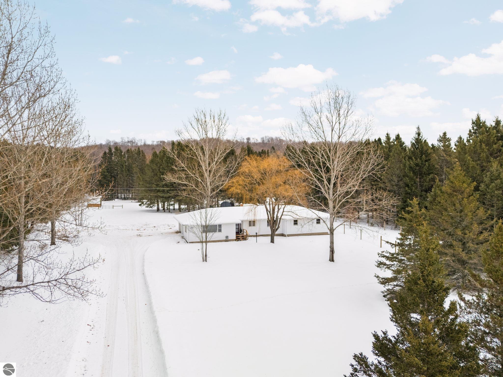 2075 S Lake Leelanau