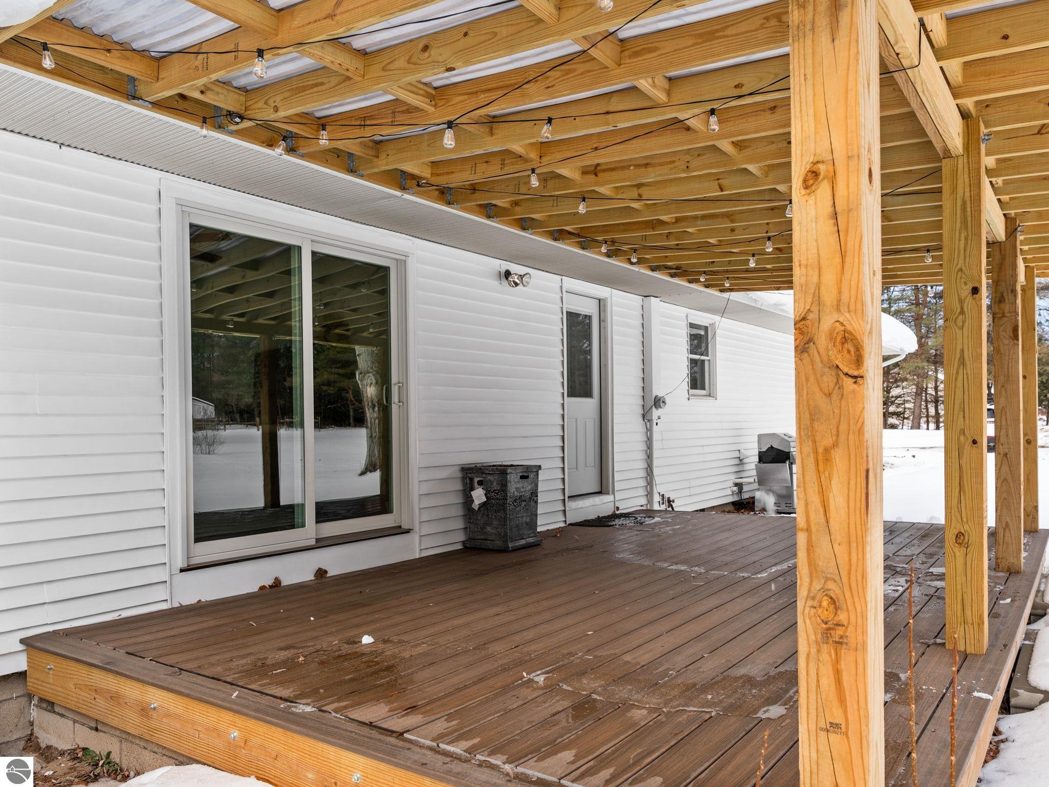 2075 S Lake Leelanau