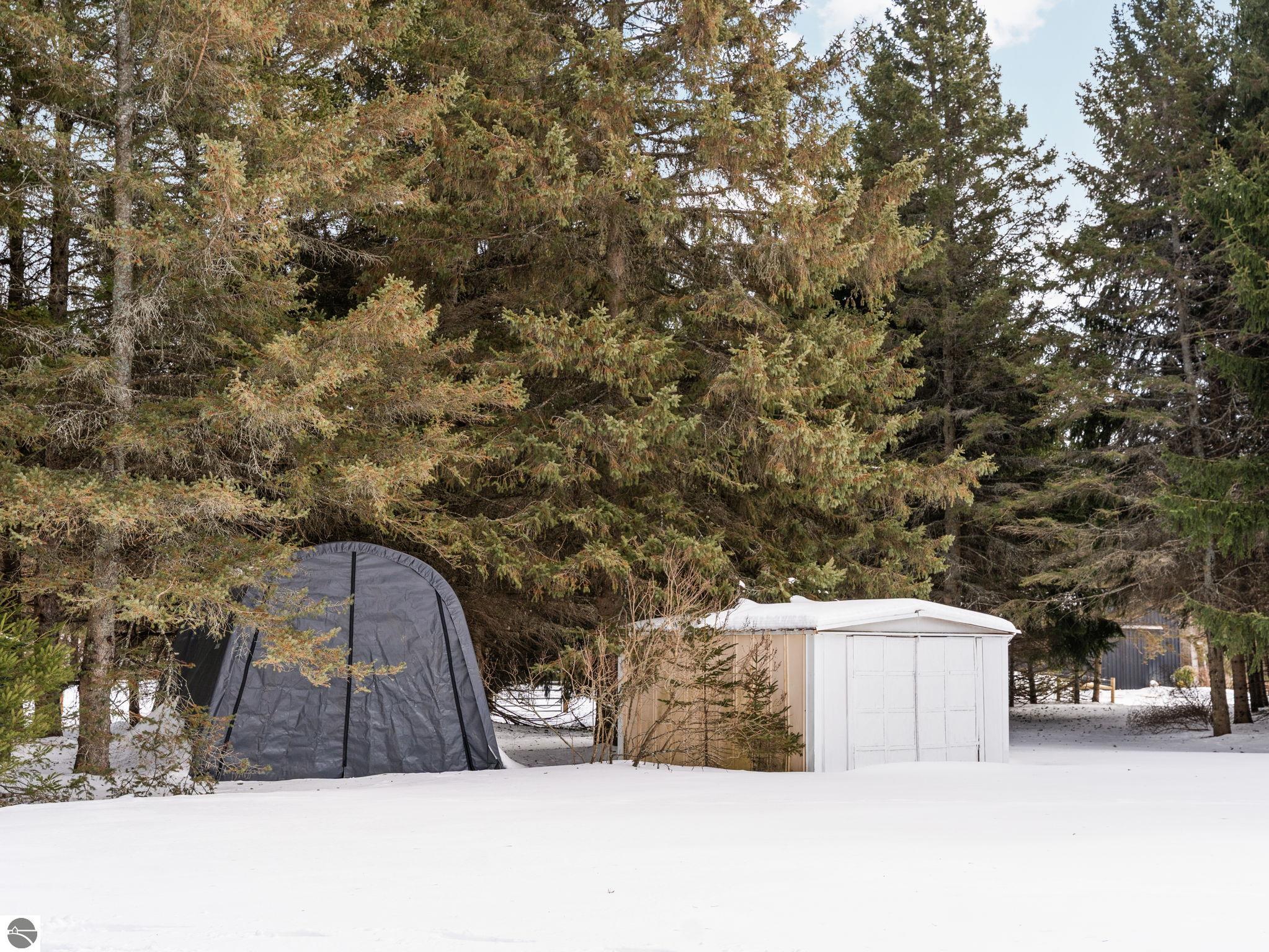 2075 S Lake Leelanau