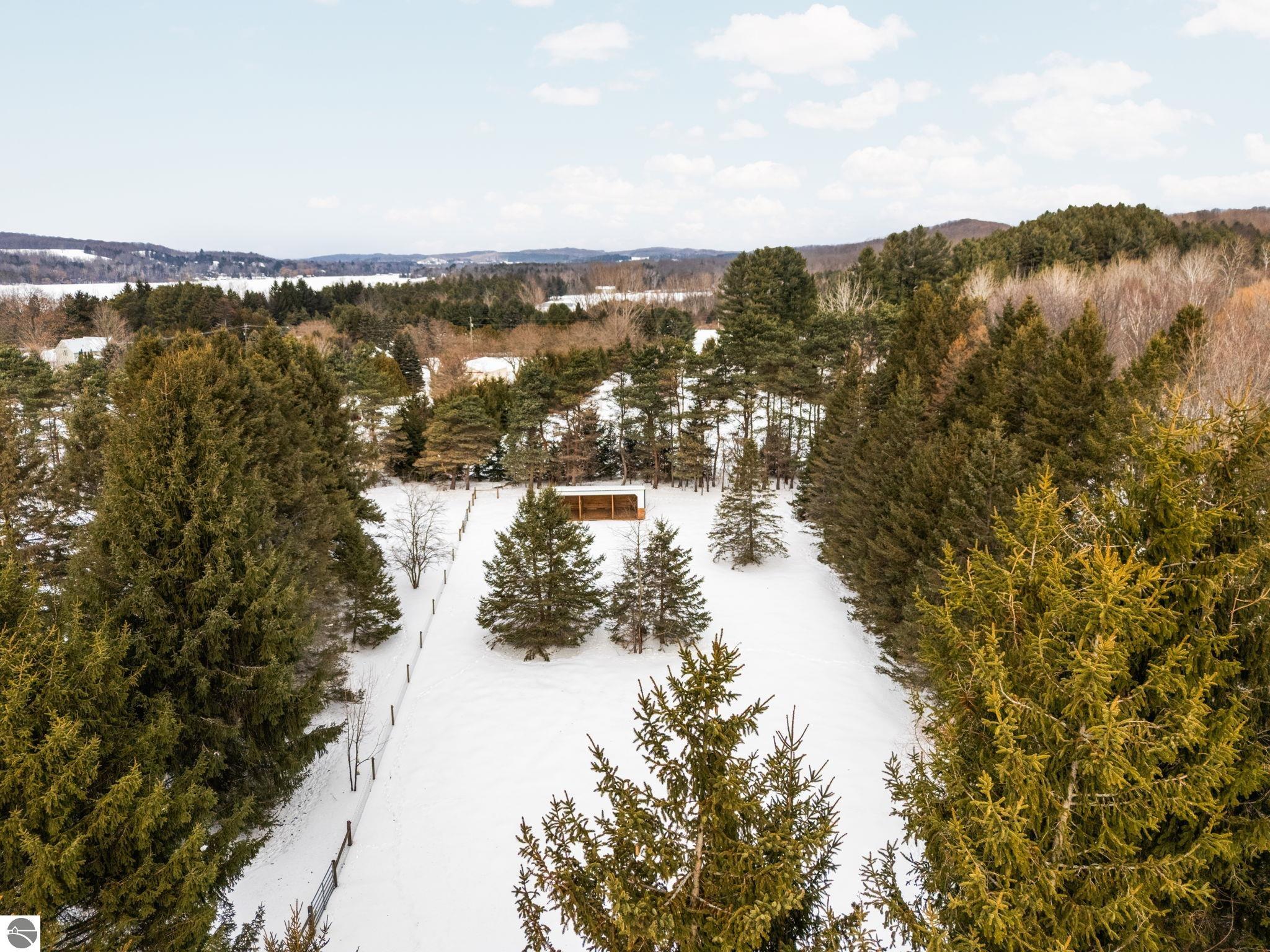 2075 S Lake Leelanau