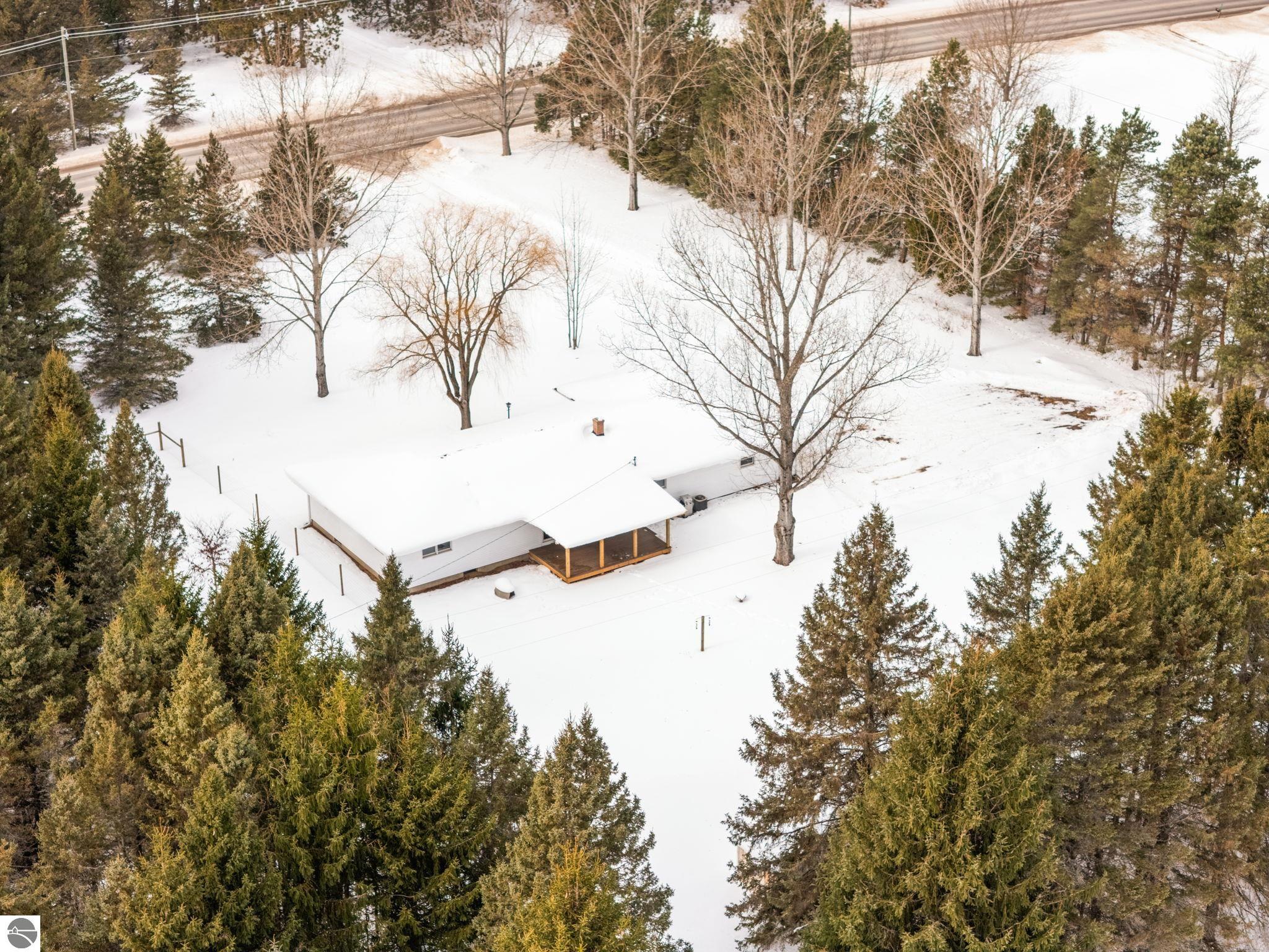 2075 S Lake Leelanau