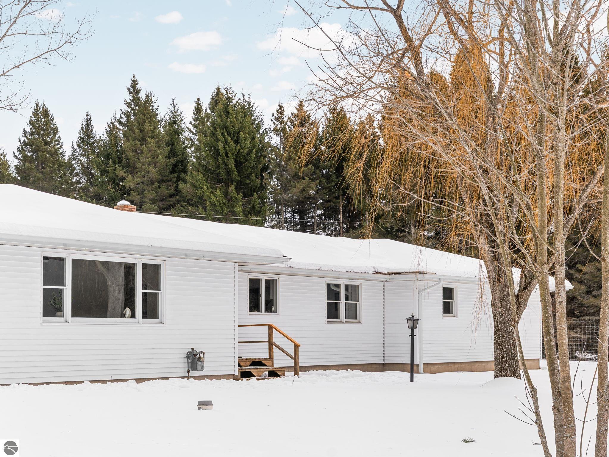 2075 S Lake Leelanau