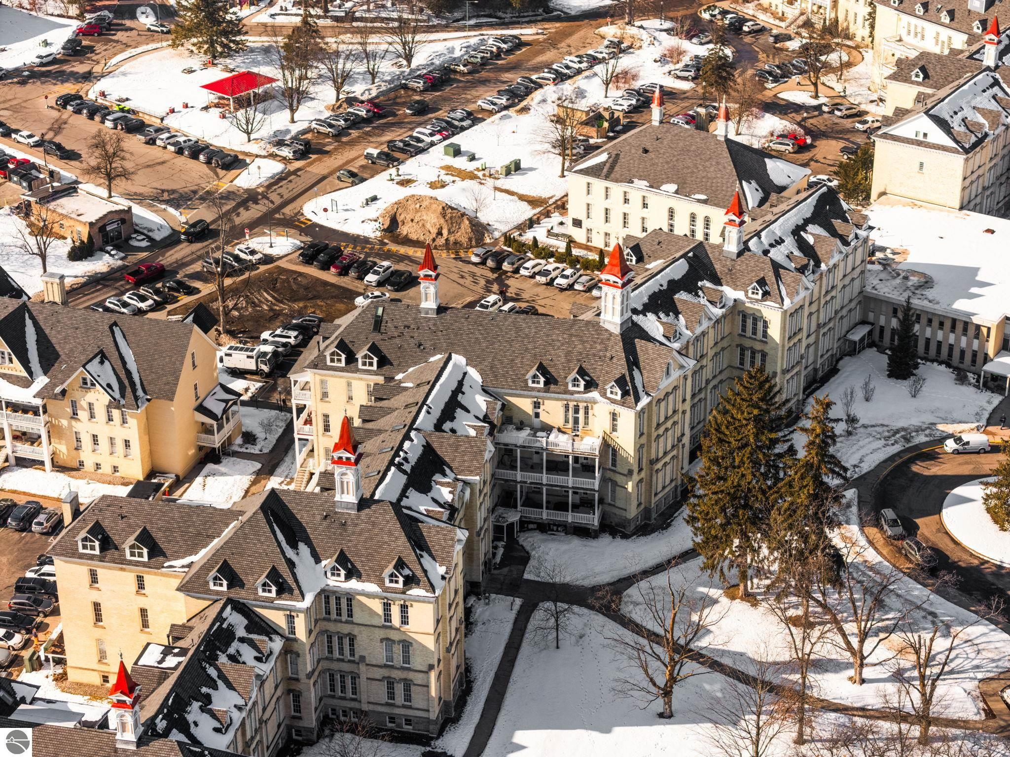 800 Cottageview Drive # 403