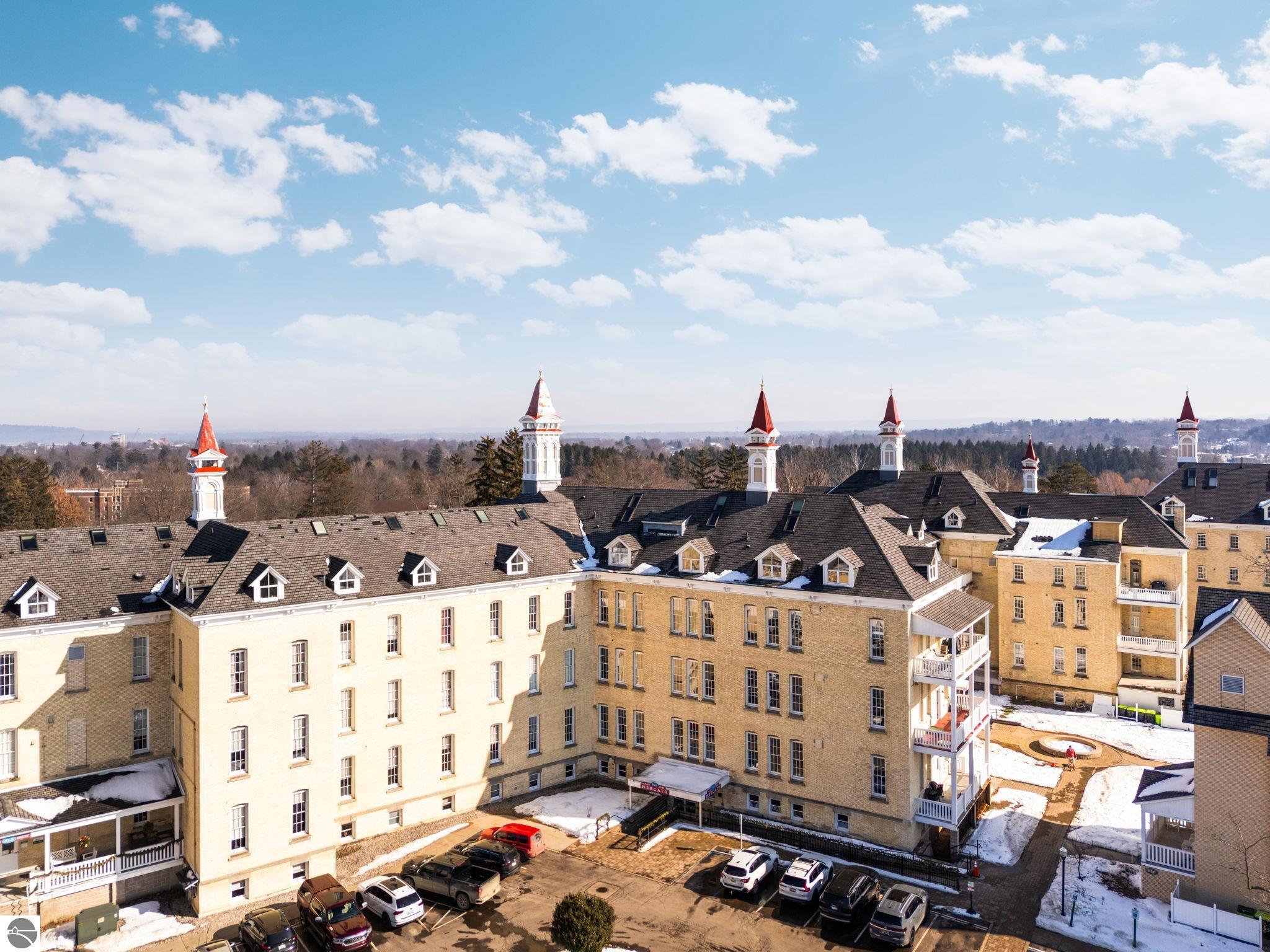 800 Cottageview Drive # 403