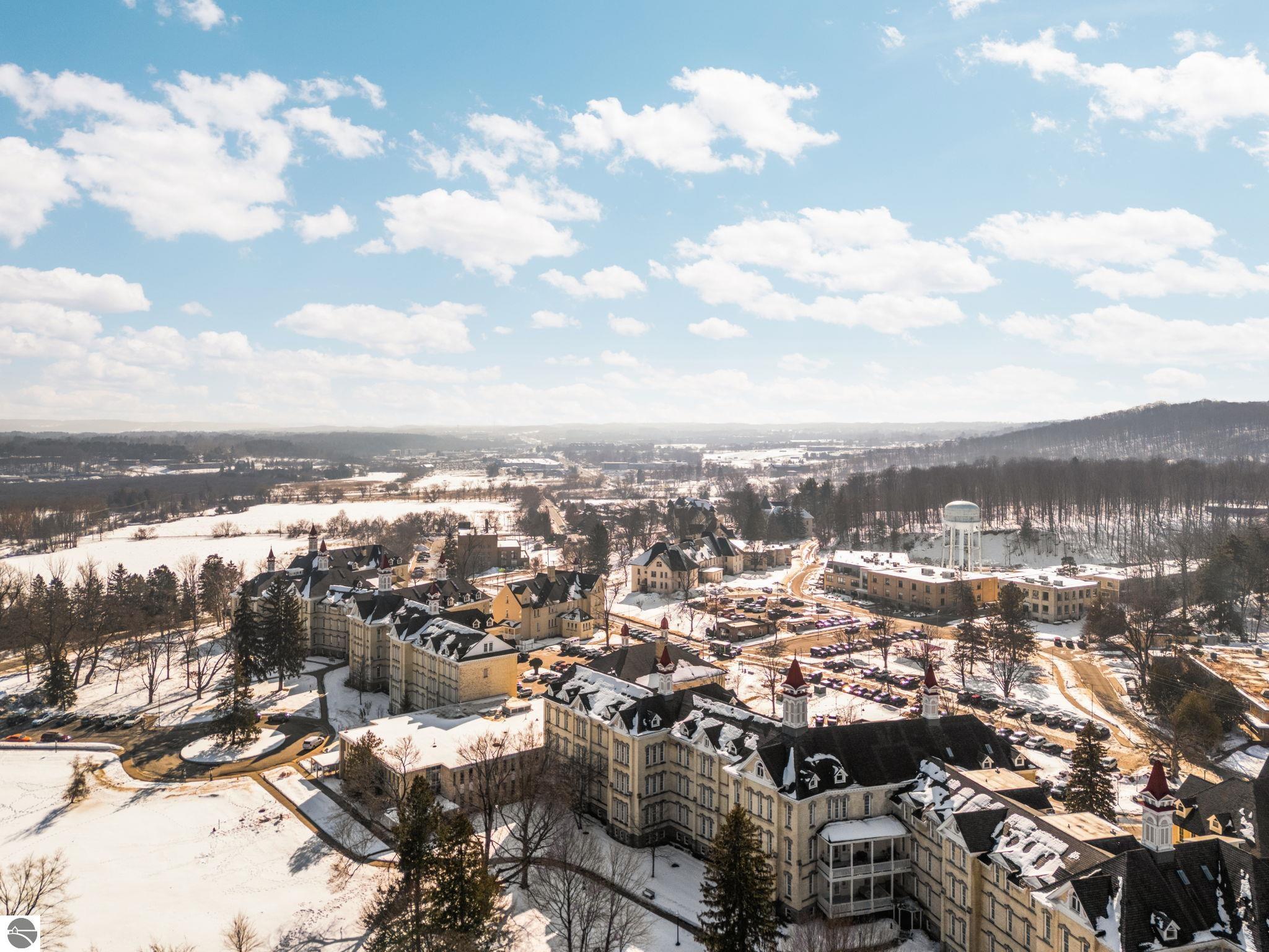 800 Cottageview Drive # 403