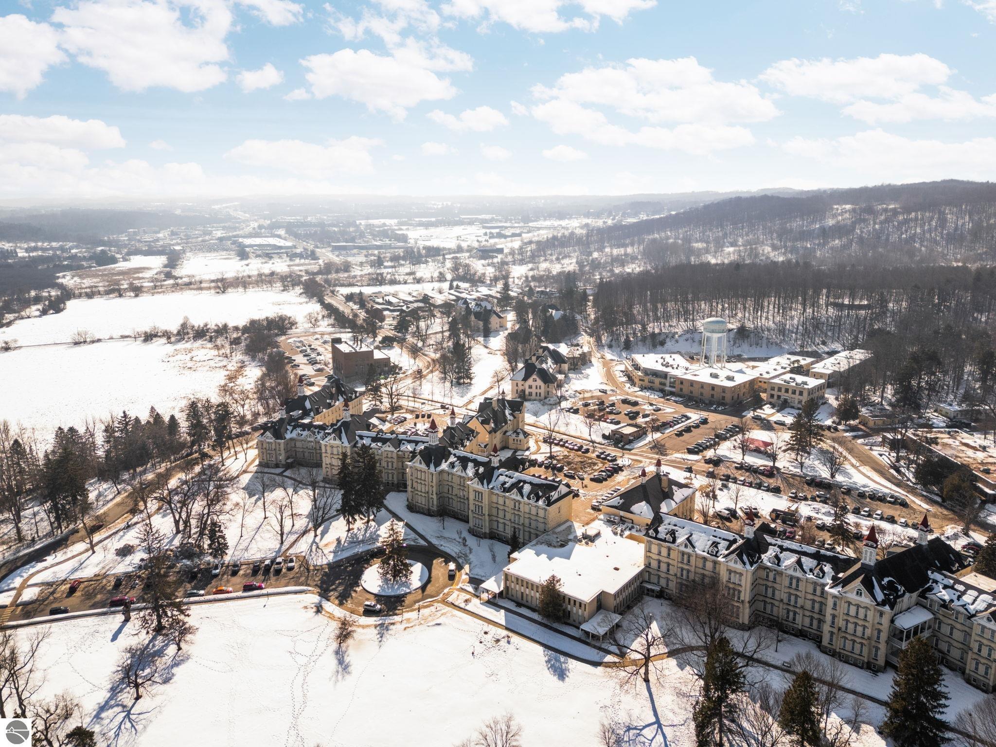 800 Cottageview Drive # 403