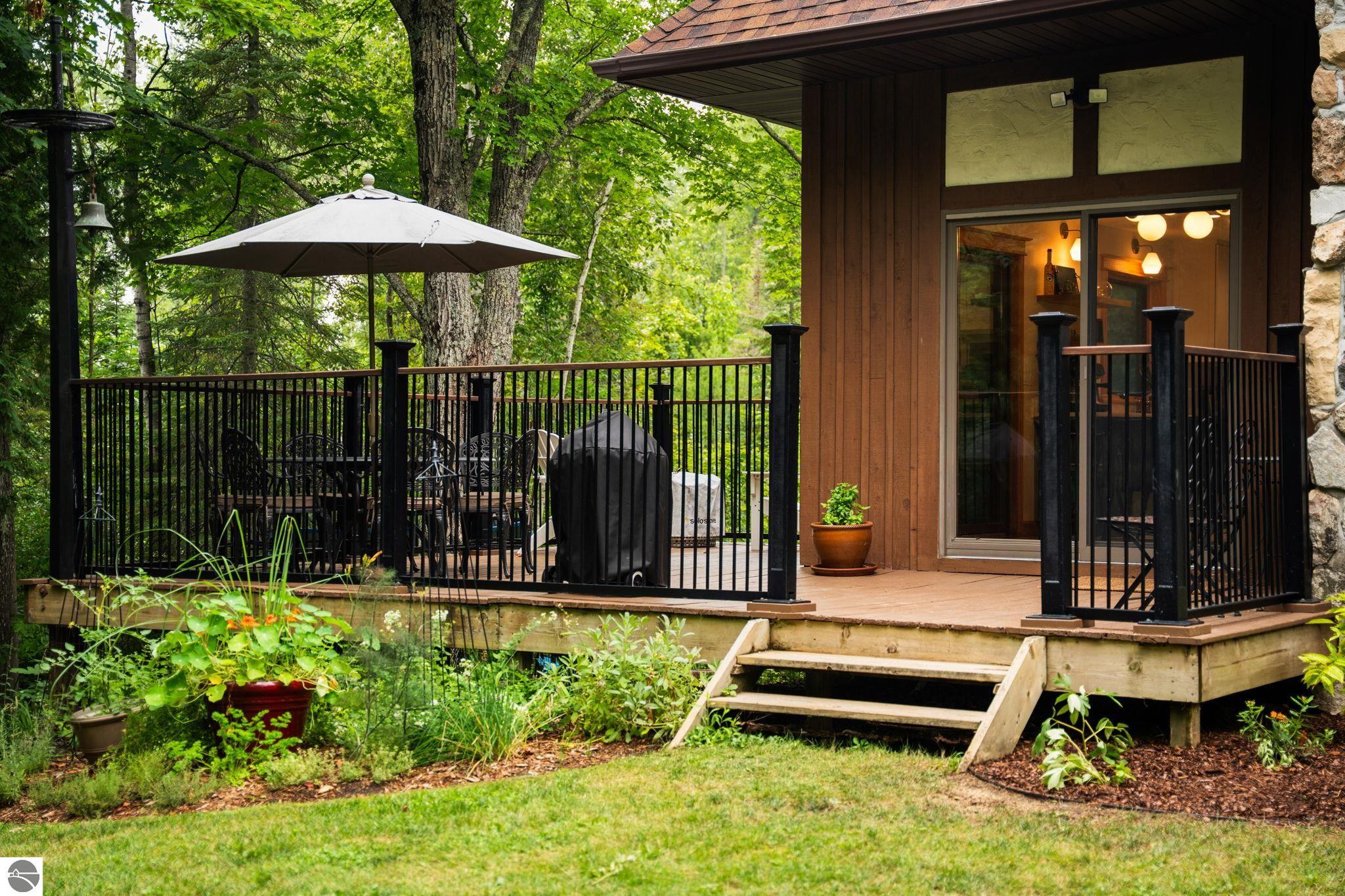 7135 E Birch Point Road