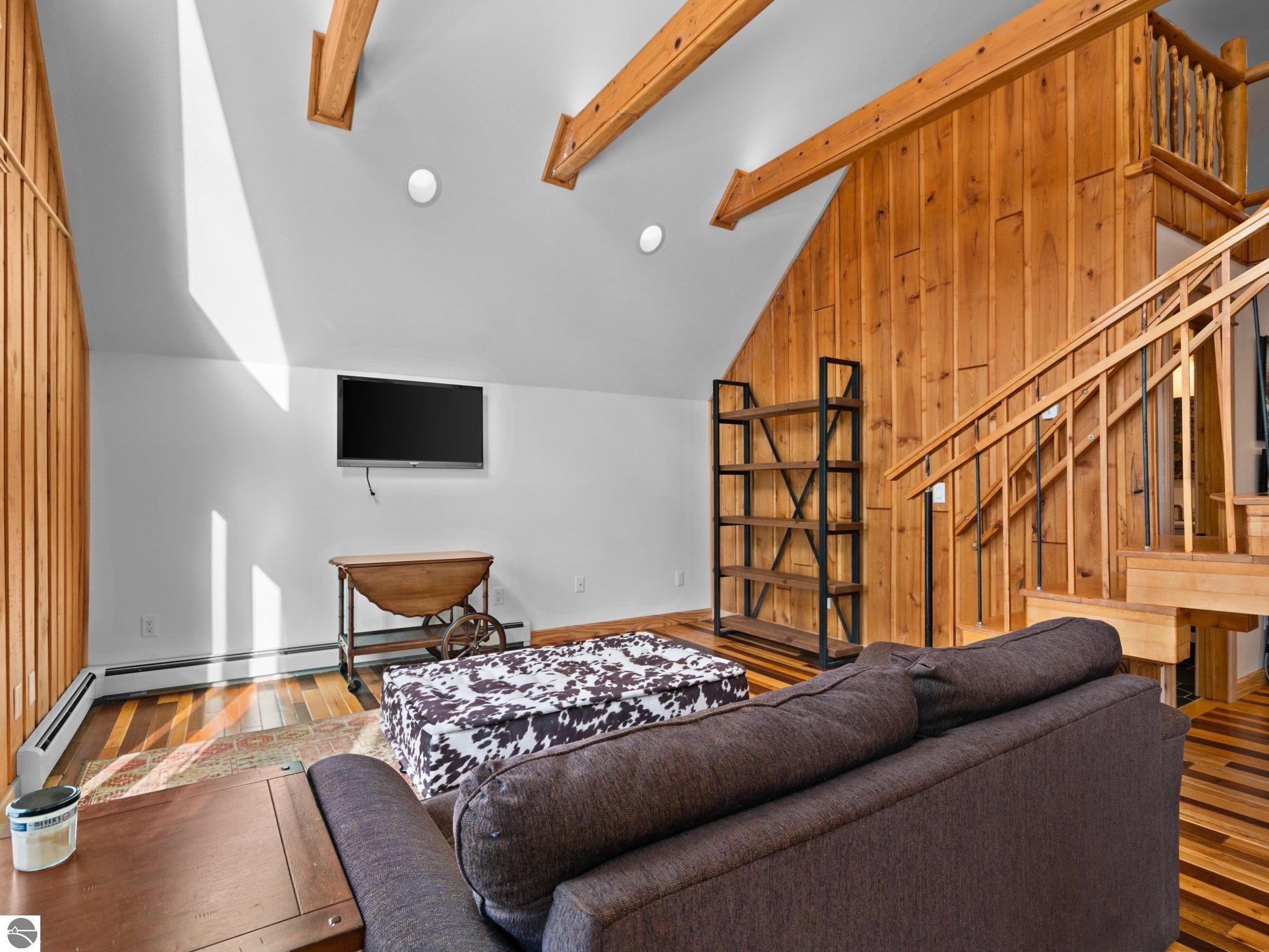 7135 E Birch Point Road