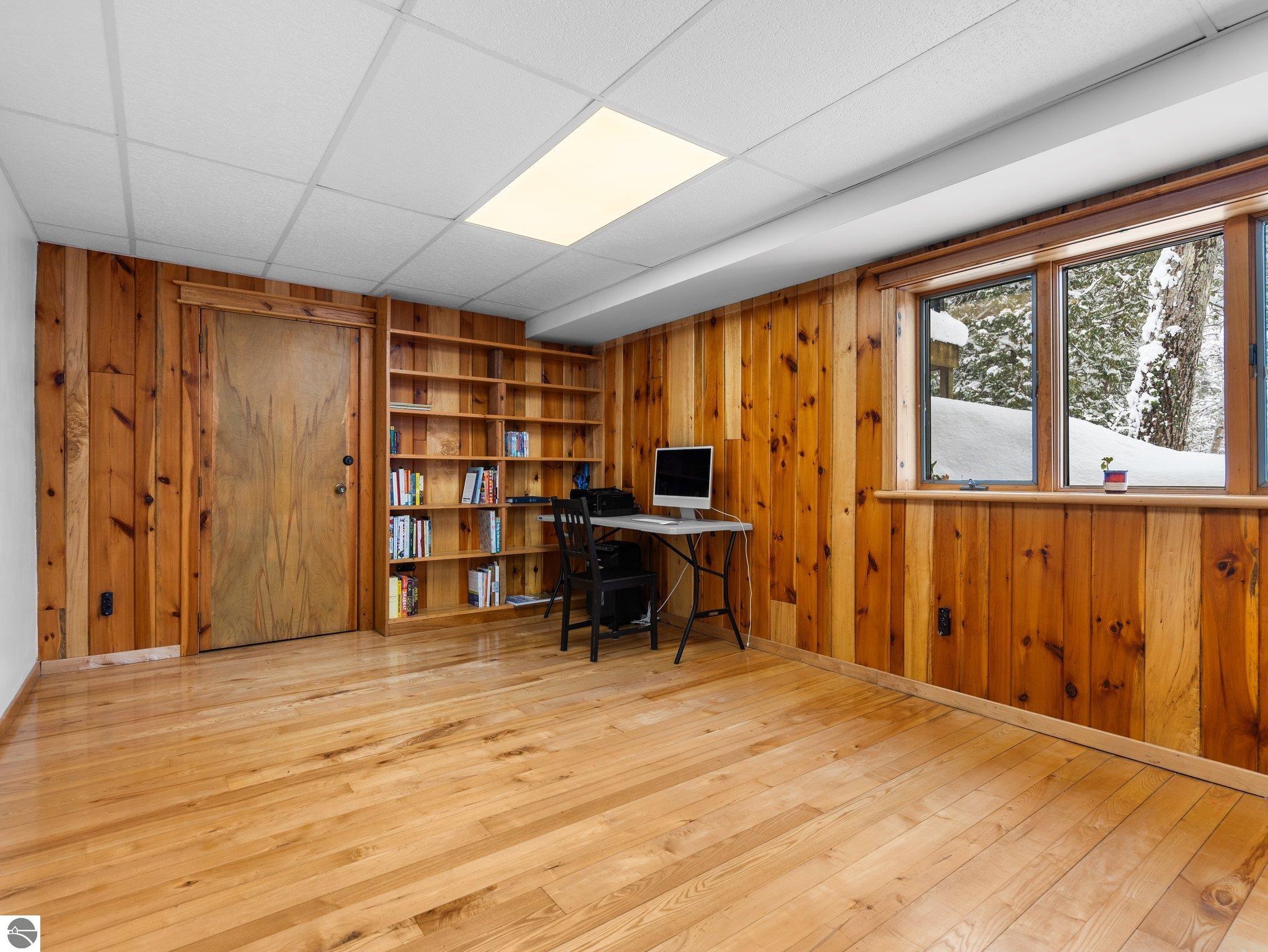 7135 E Birch Point Road