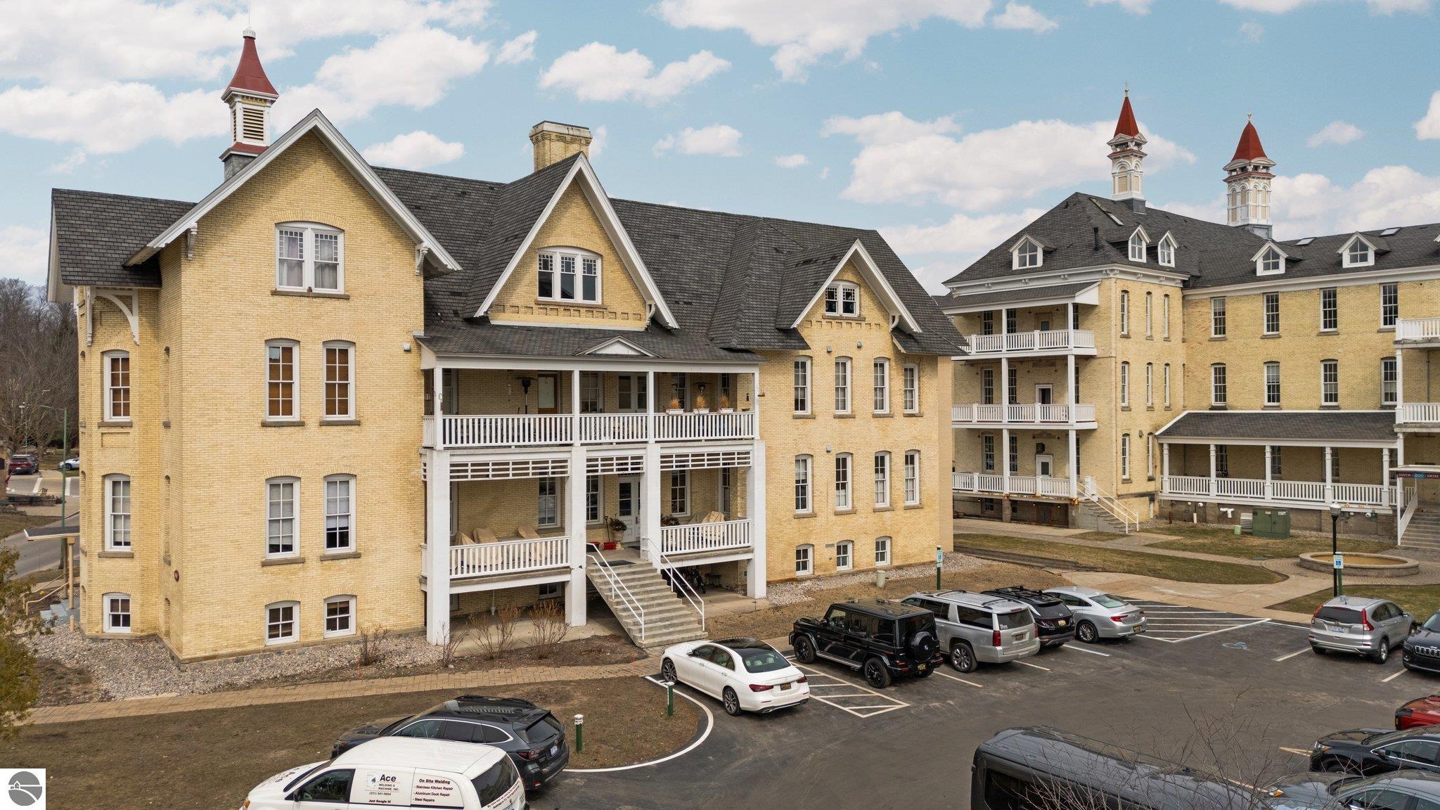 800-311 Cottageview Drive # 311