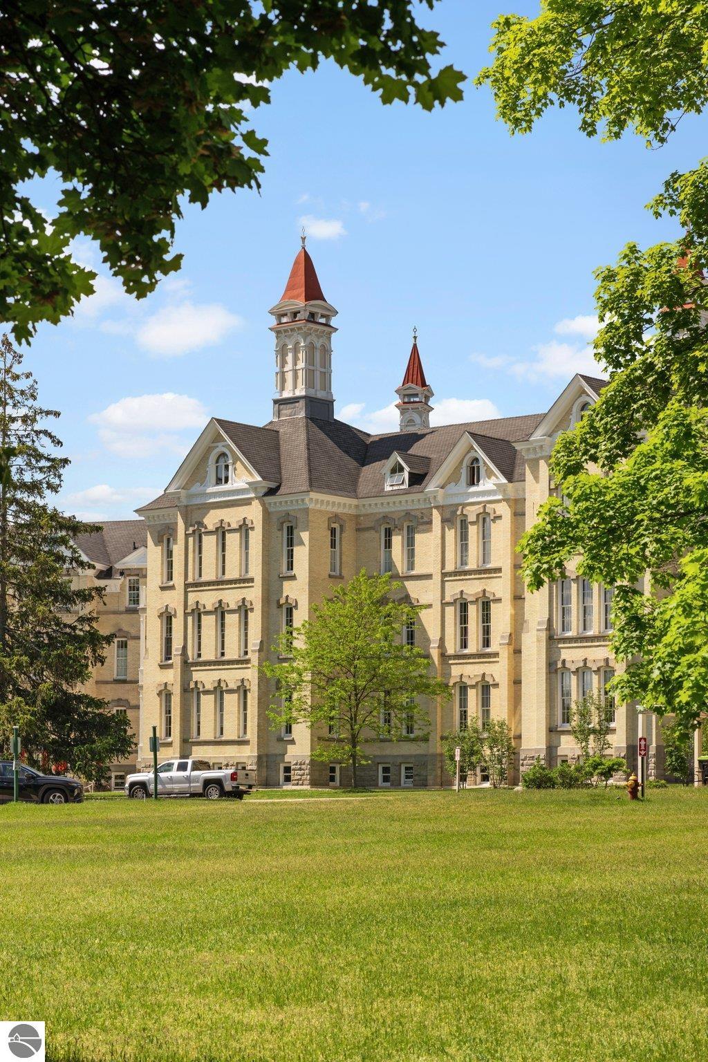 800-311 Cottageview Drive # 311