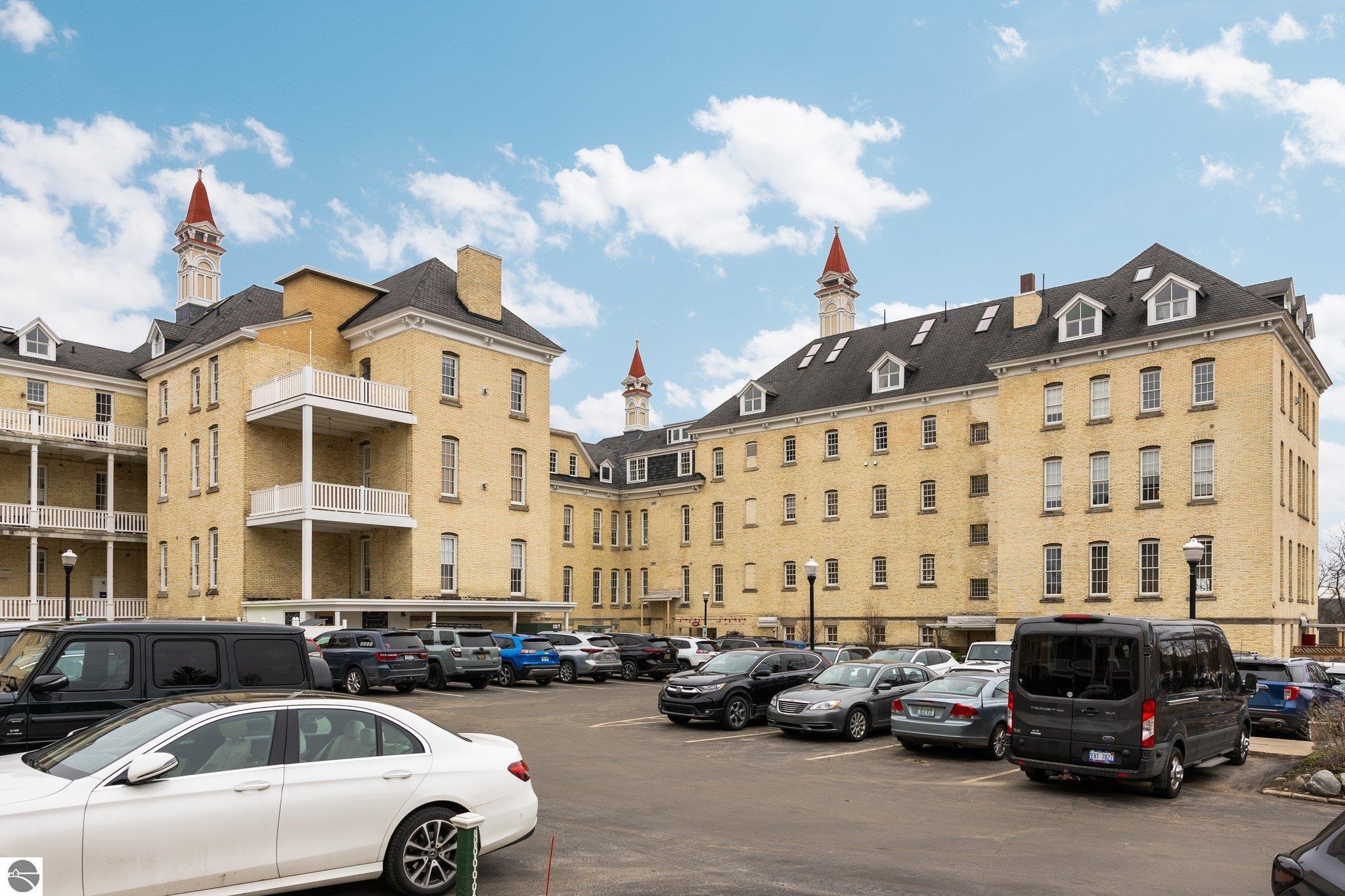 800-311 Cottageview Drive # 311