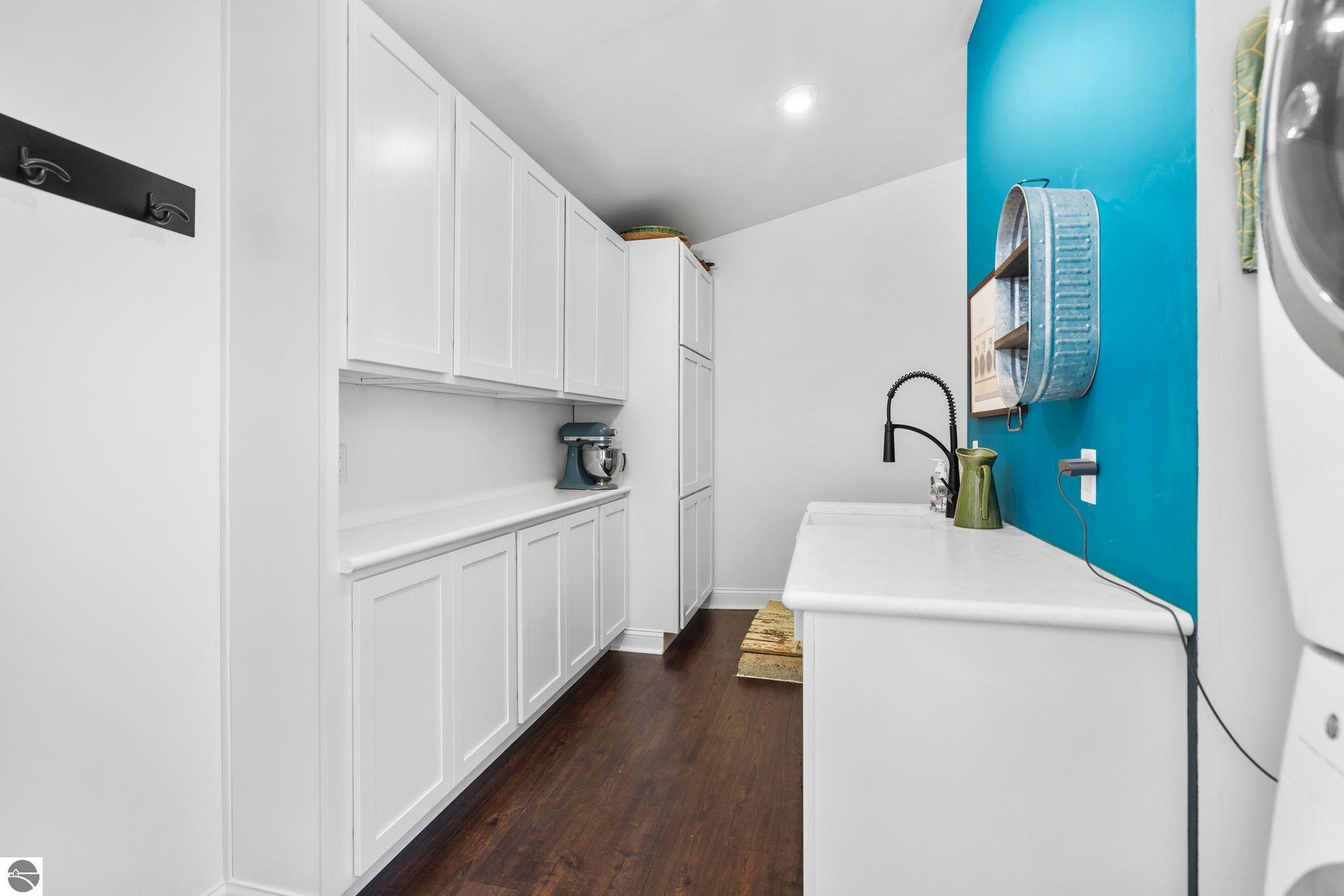 3038 Sullivan Street