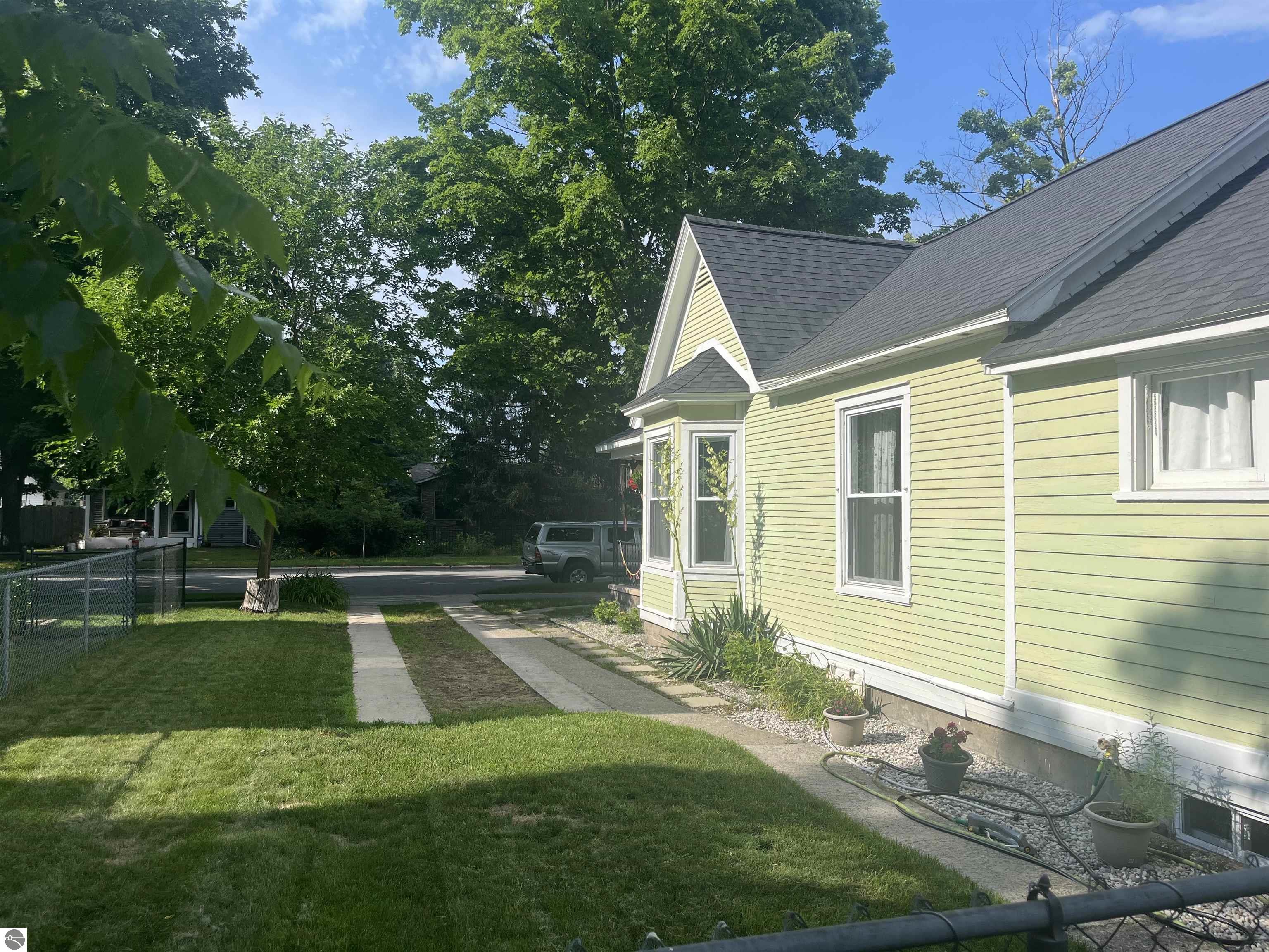 136 E Fifteenth Street