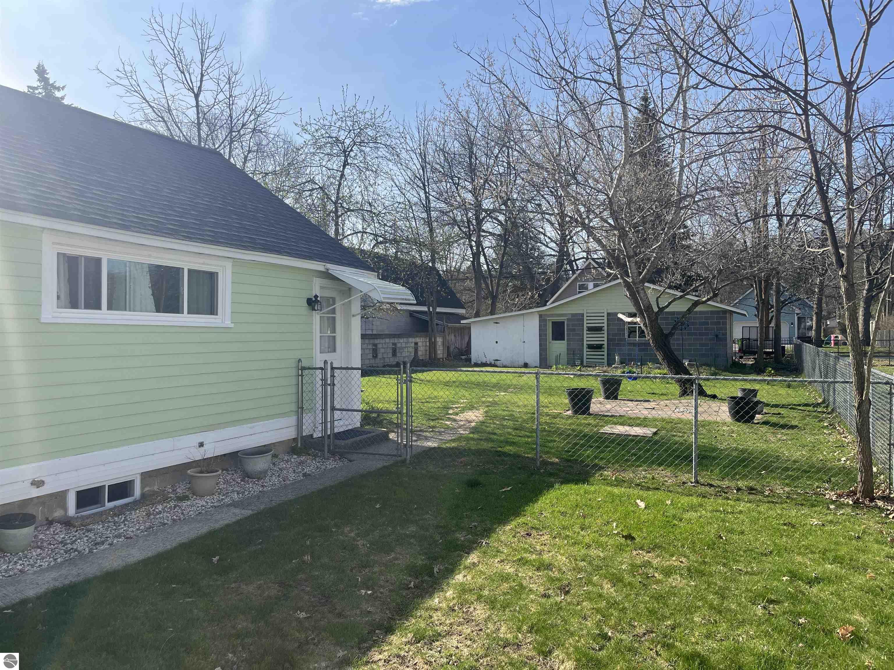136 E Fifteenth Street