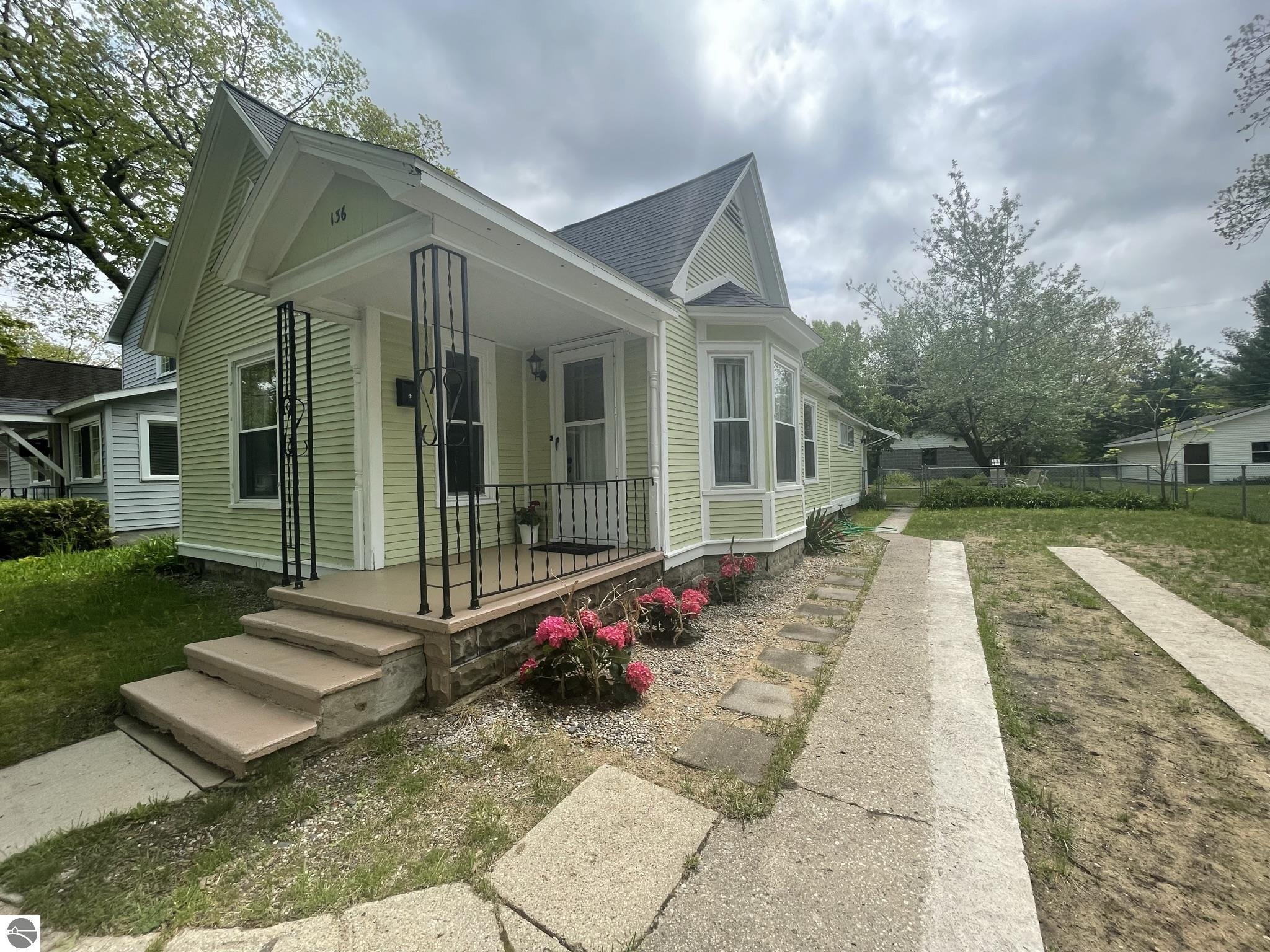 136 E Fifteenth Street