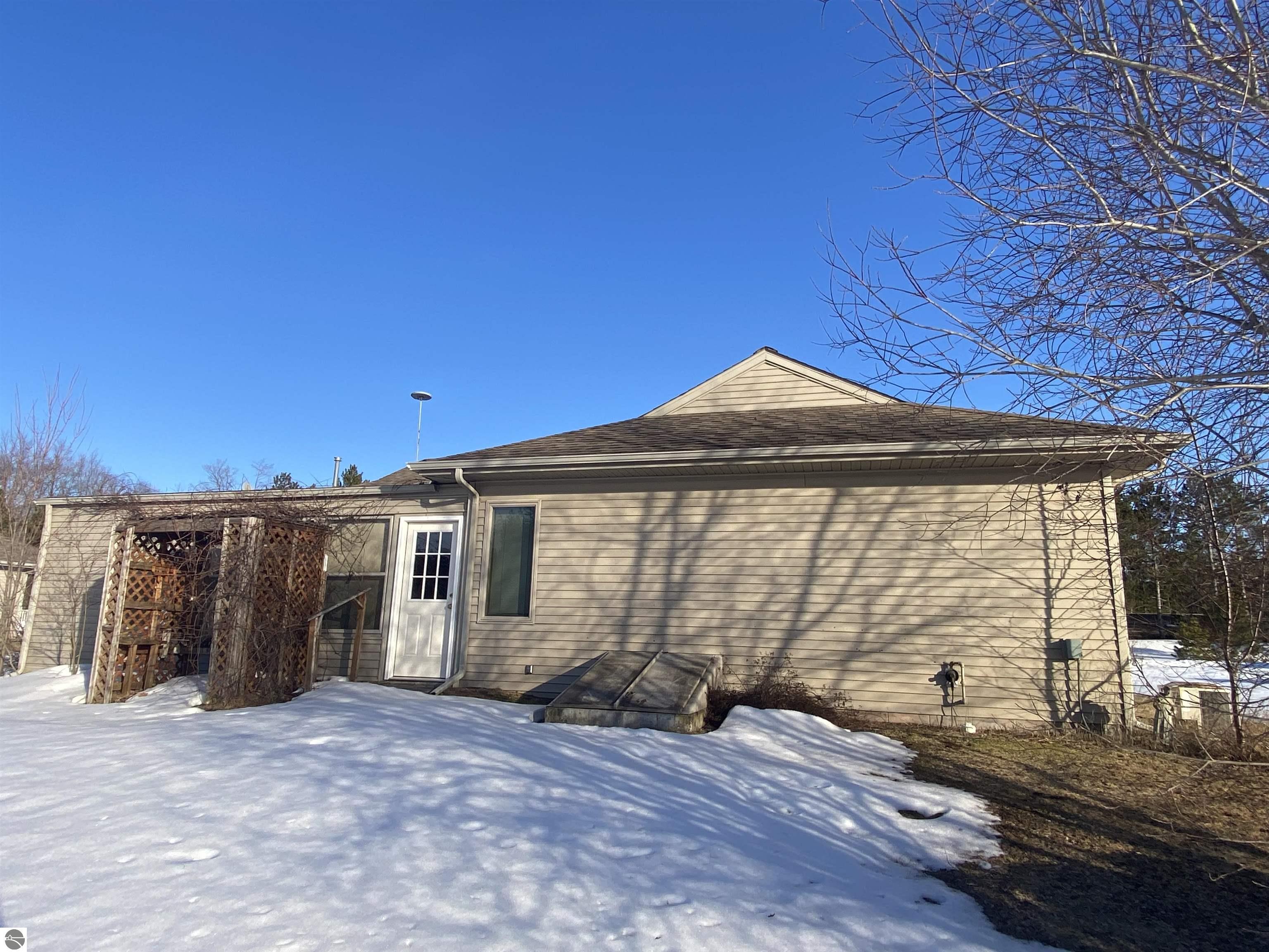 9391 NE Chippewa Drive # 21