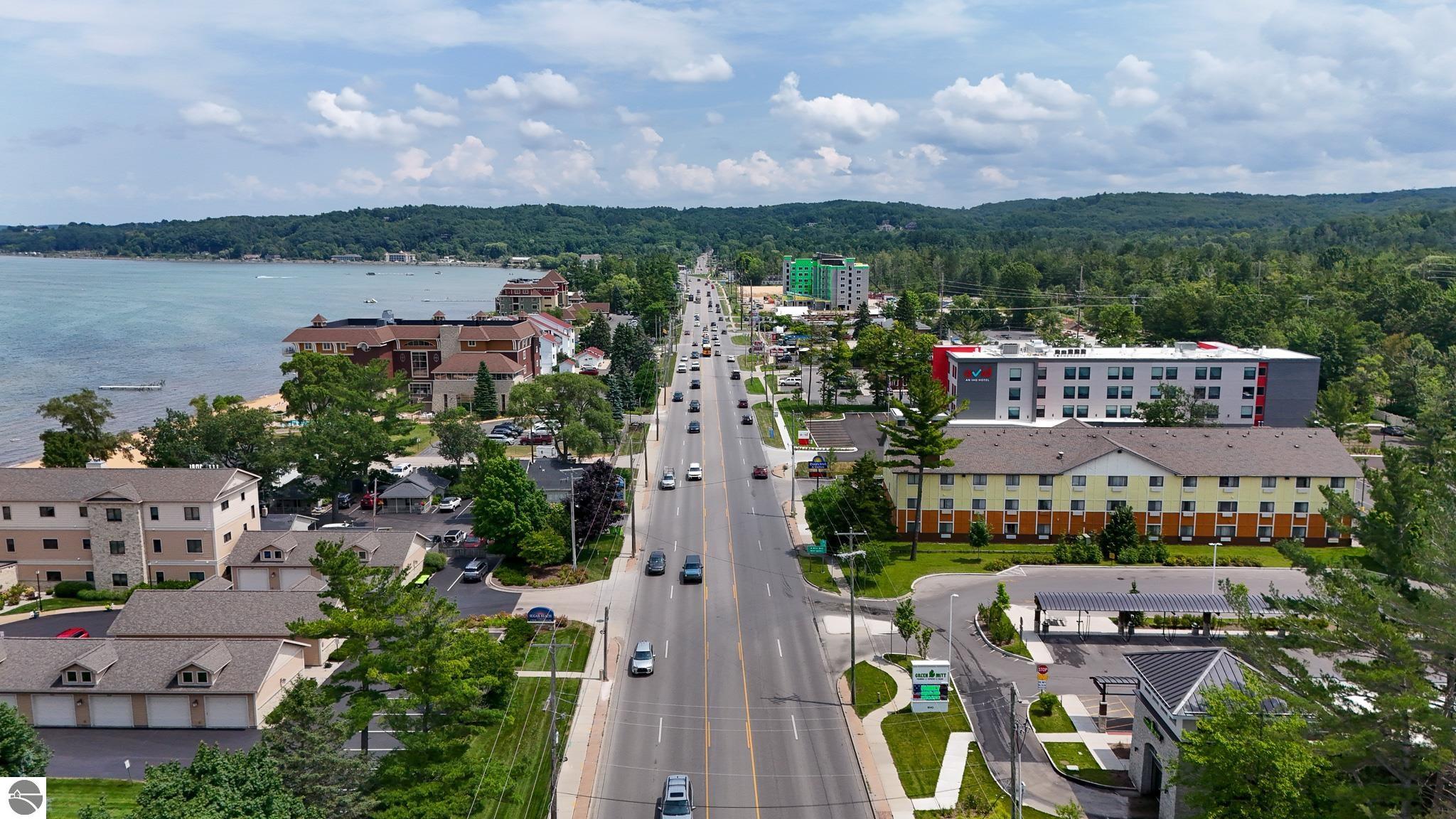 1818 N US-31