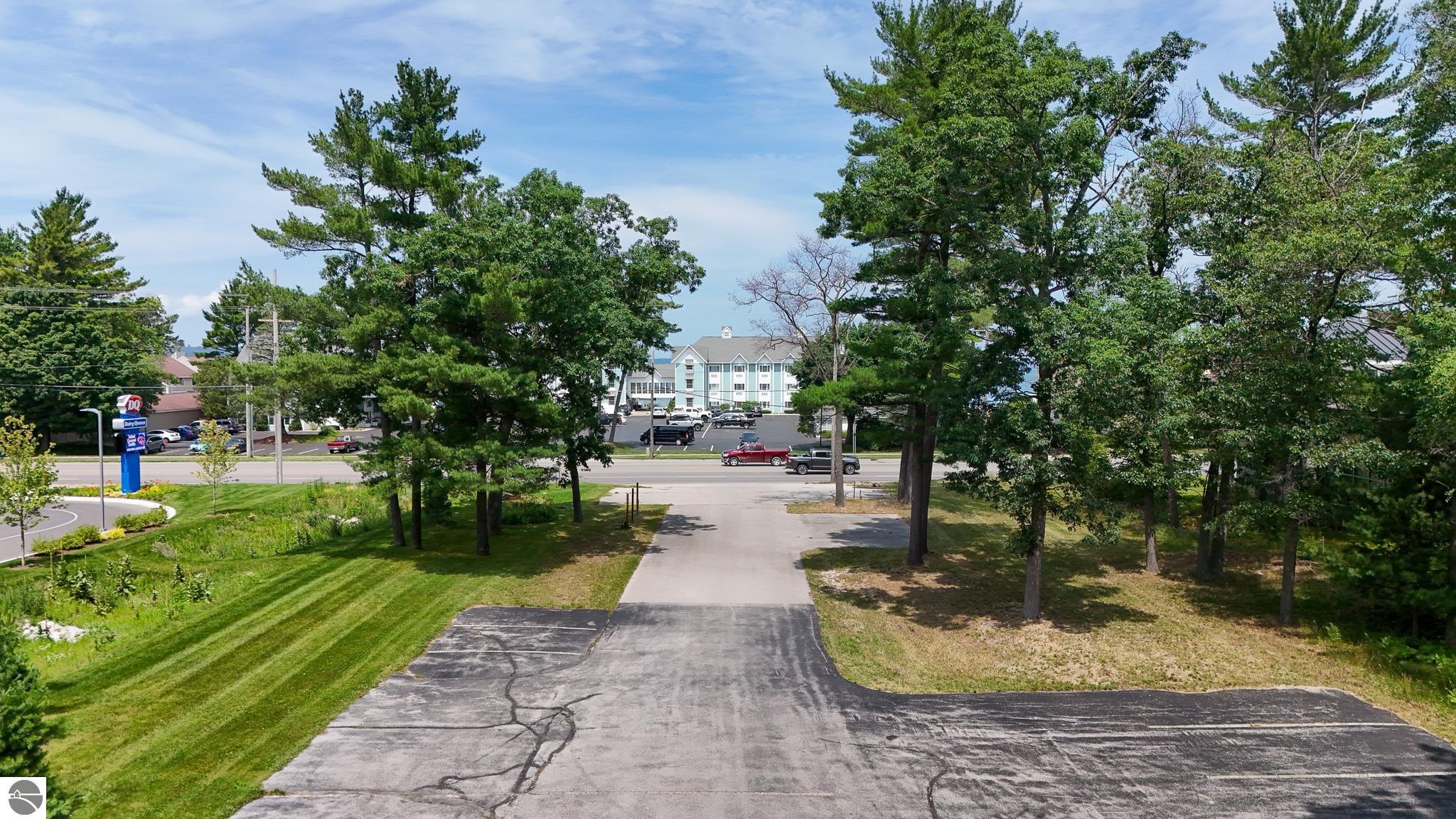 1818 N US-31