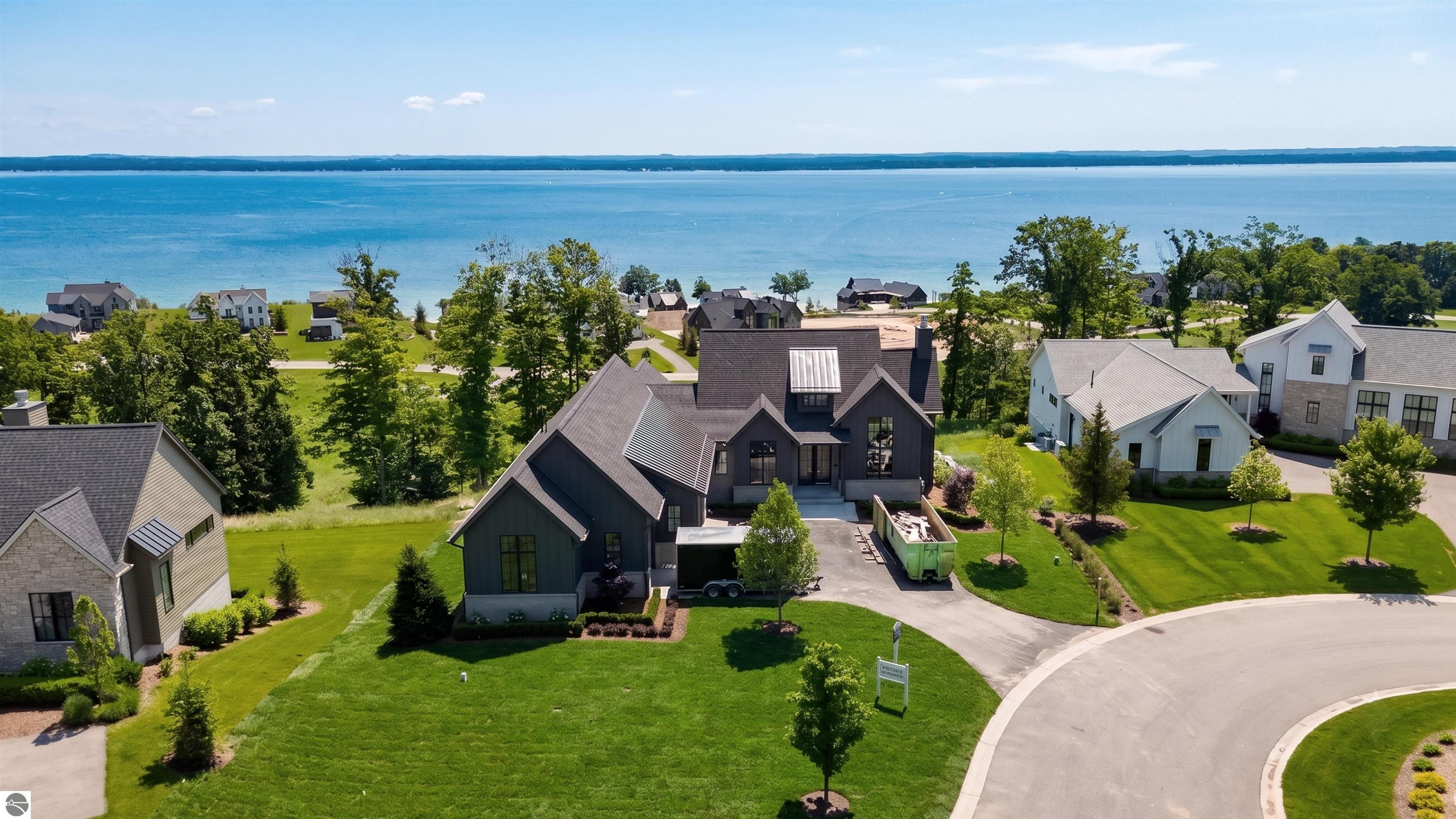 15985 Waters Edge