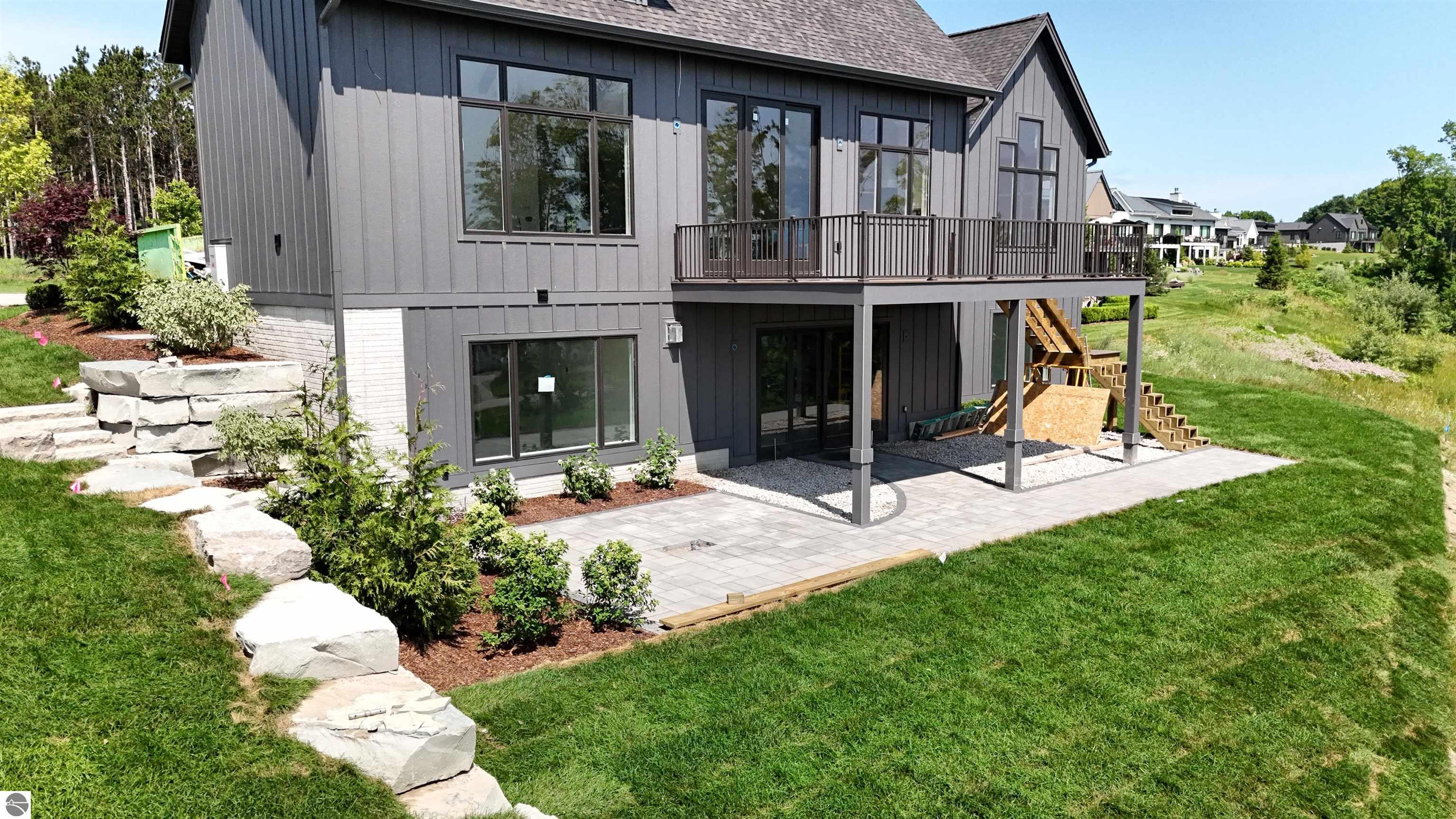 15985 Waters Edge