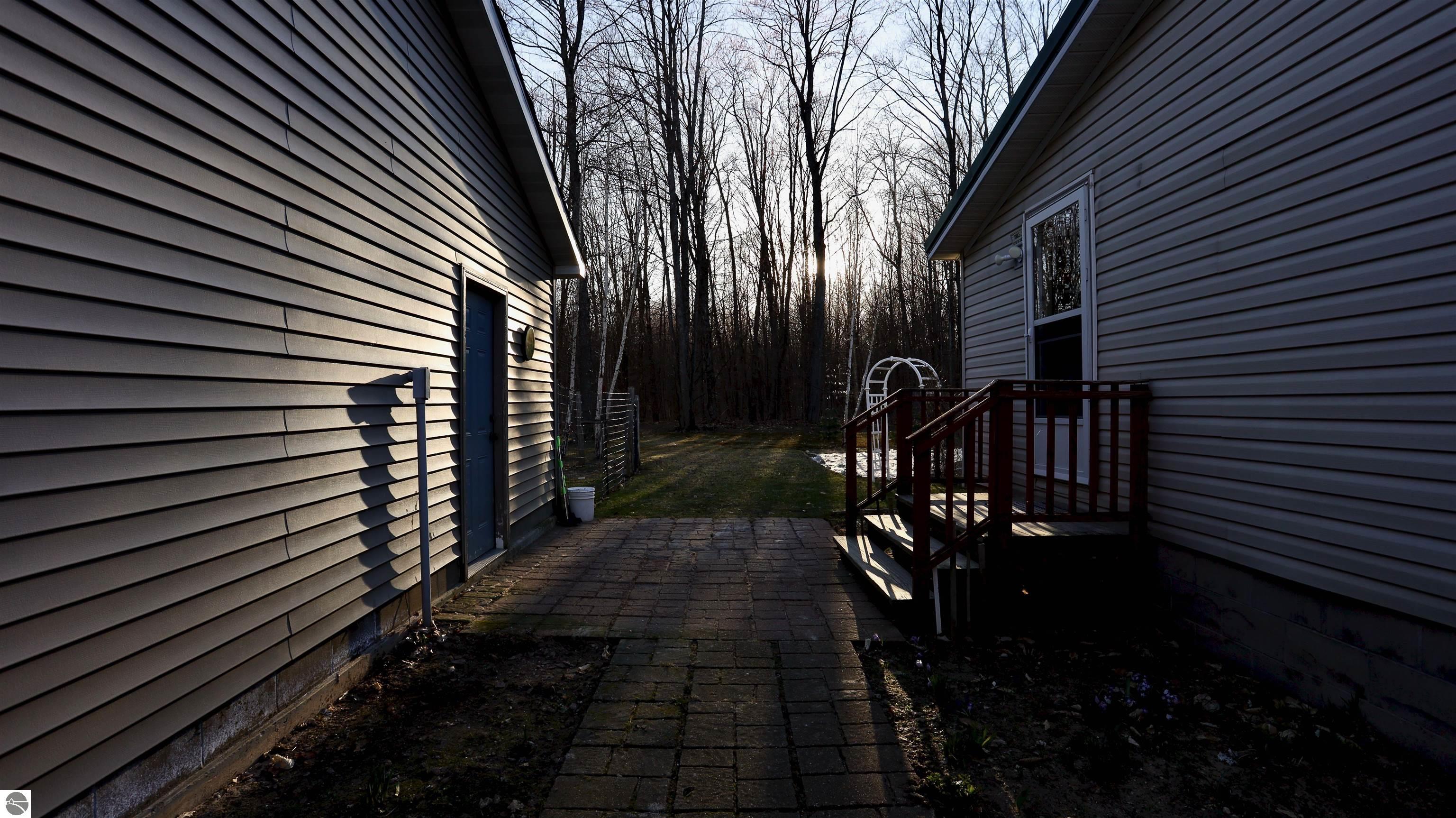 9122 Grimm Lane