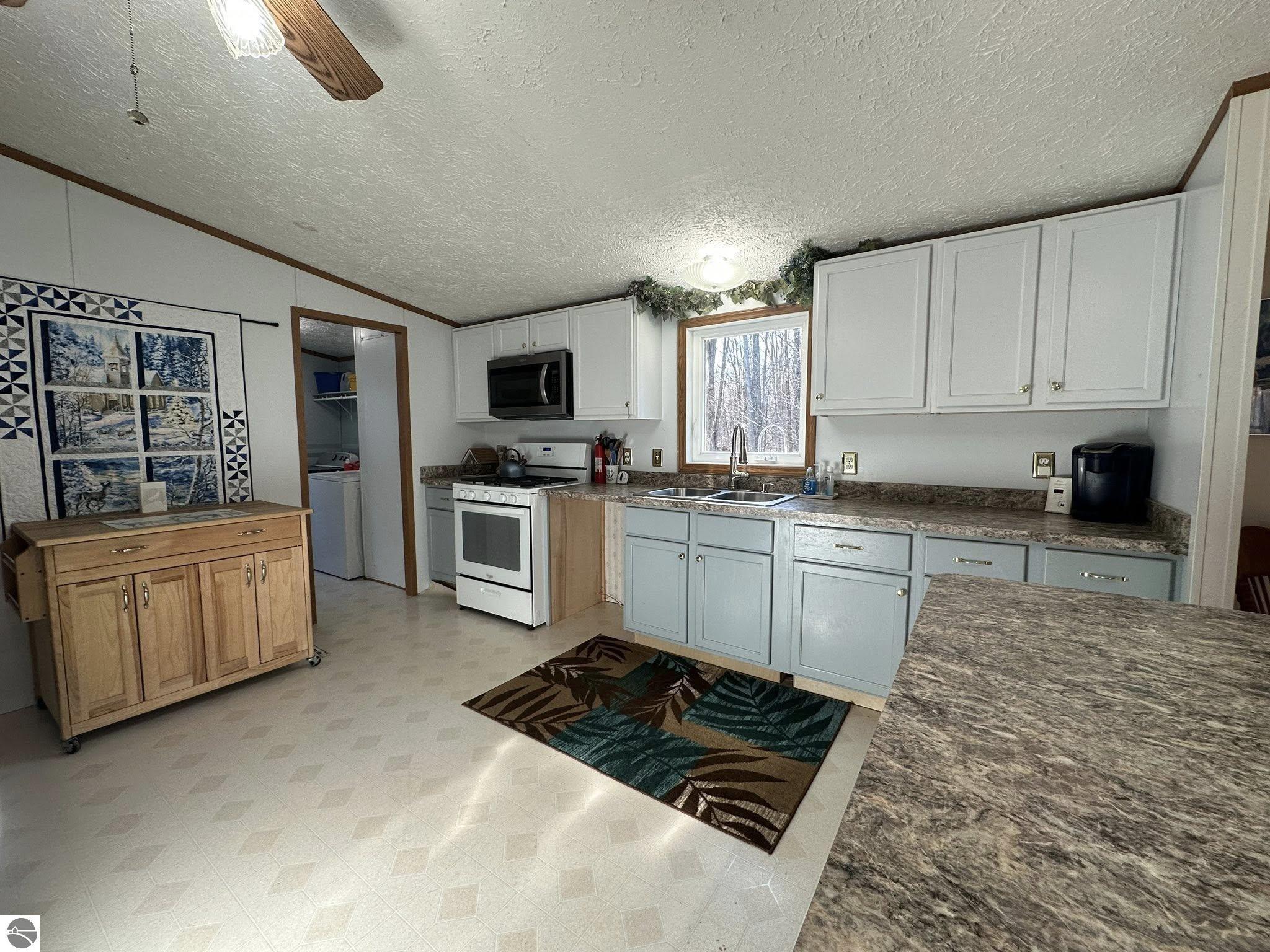 9122 Grimm Lane