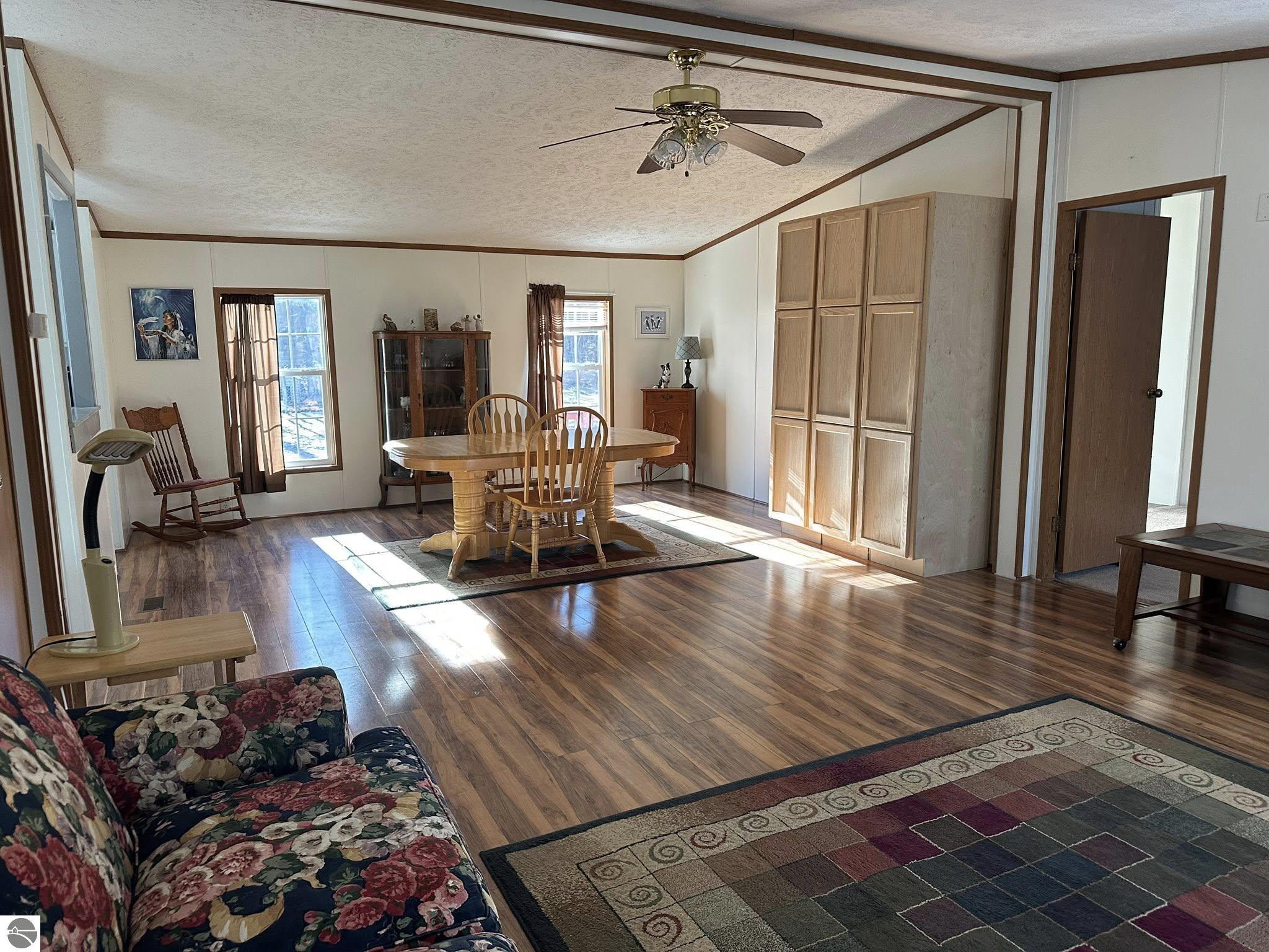 9122 Grimm Lane