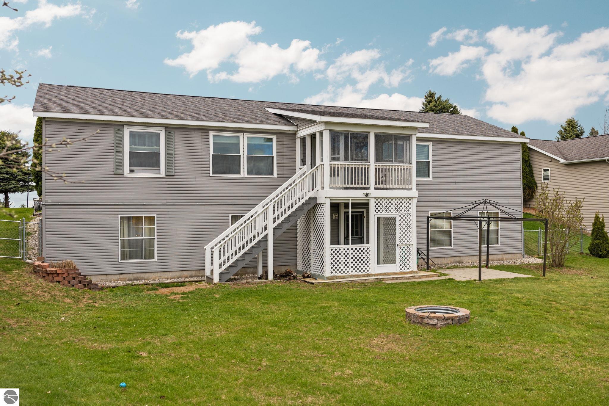 635 Autumnview Lane