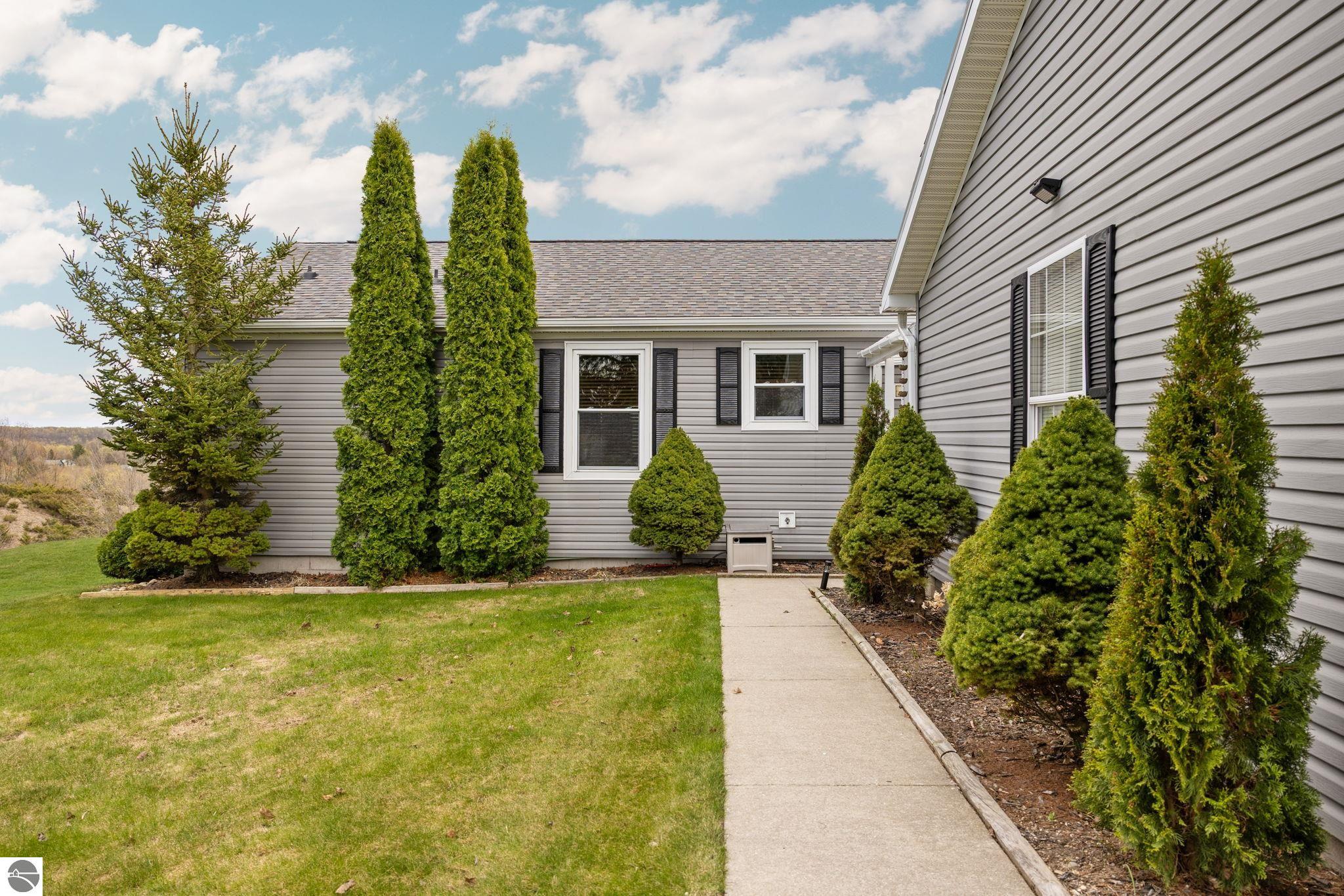 635 Autumnview Lane